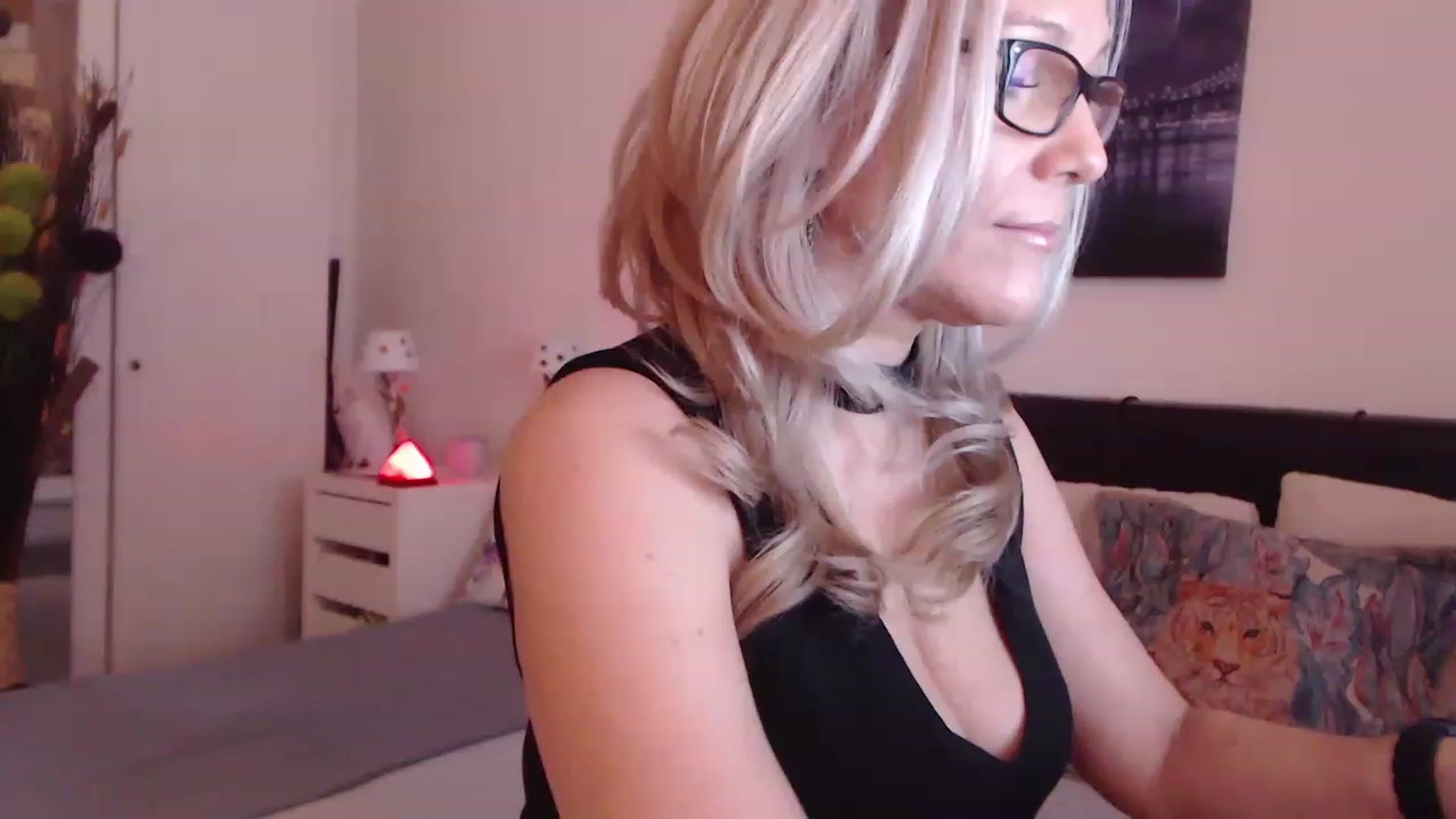 Gallery image thumbnail from Reeya71's myfreecams stream on, 03/13/2023, 06:13 image 8 of 20