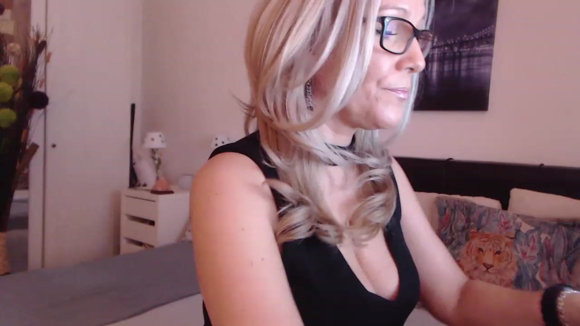 Gallery image thumbnail from Reeya71's myfreecams stream on, 03/13/2023, 06:13 image 9 of 20