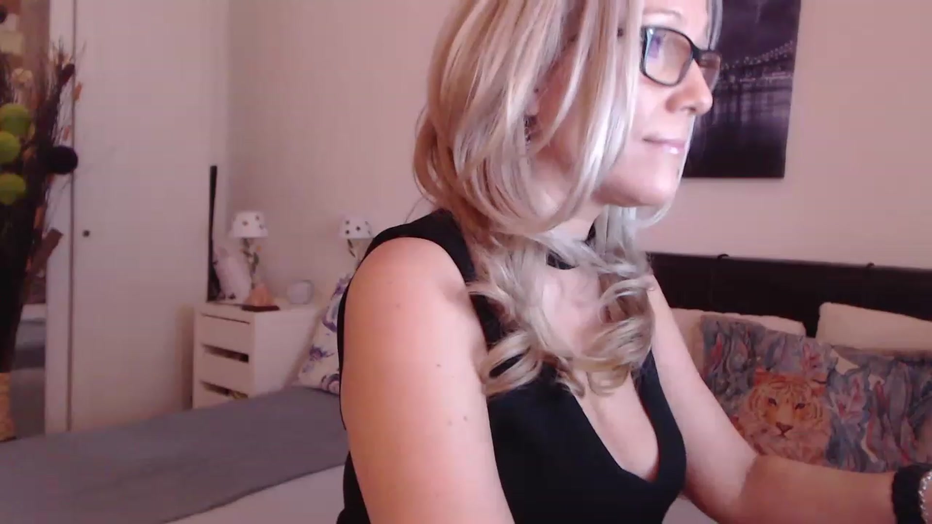Gallery image thumbnail from Reeya71's myfreecams stream on, 03/13/2023, 06:13 image 15 of 20