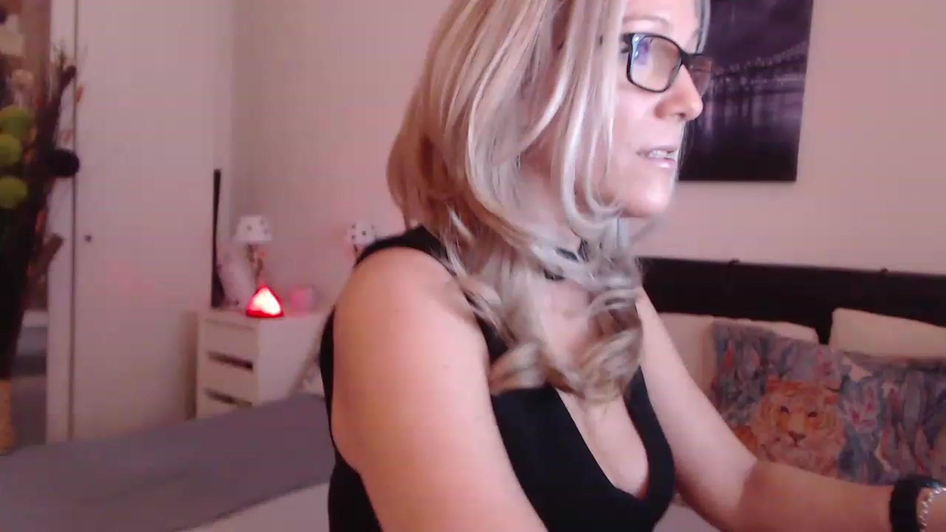 Gallery image thumbnail from Reeya71's myfreecams stream on, 03/13/2023, 06:13 image 3 of 20