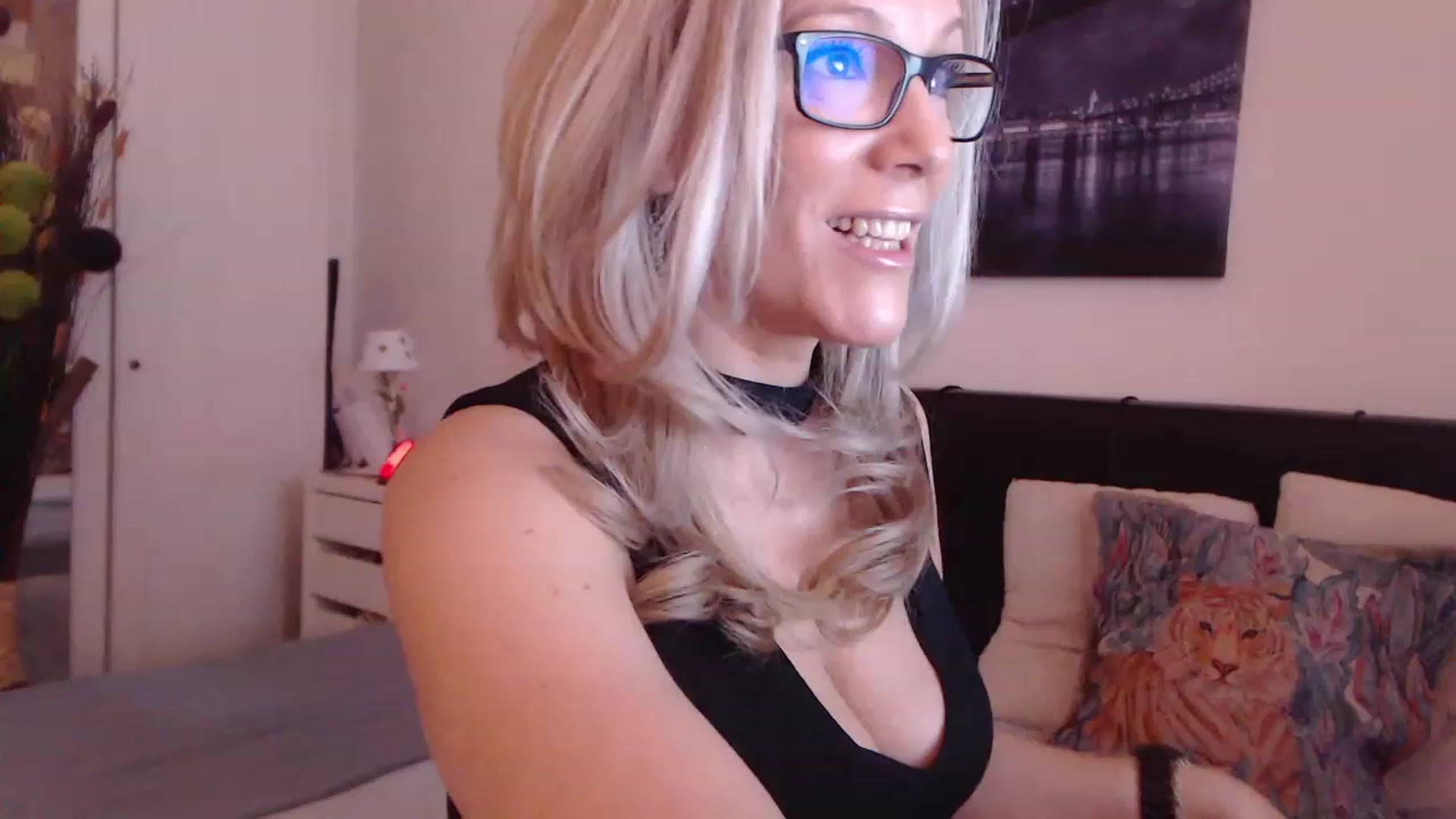 Gallery image thumbnail from Reeya71's myfreecams stream on, 03/13/2023, 06:13 image 7 of 20