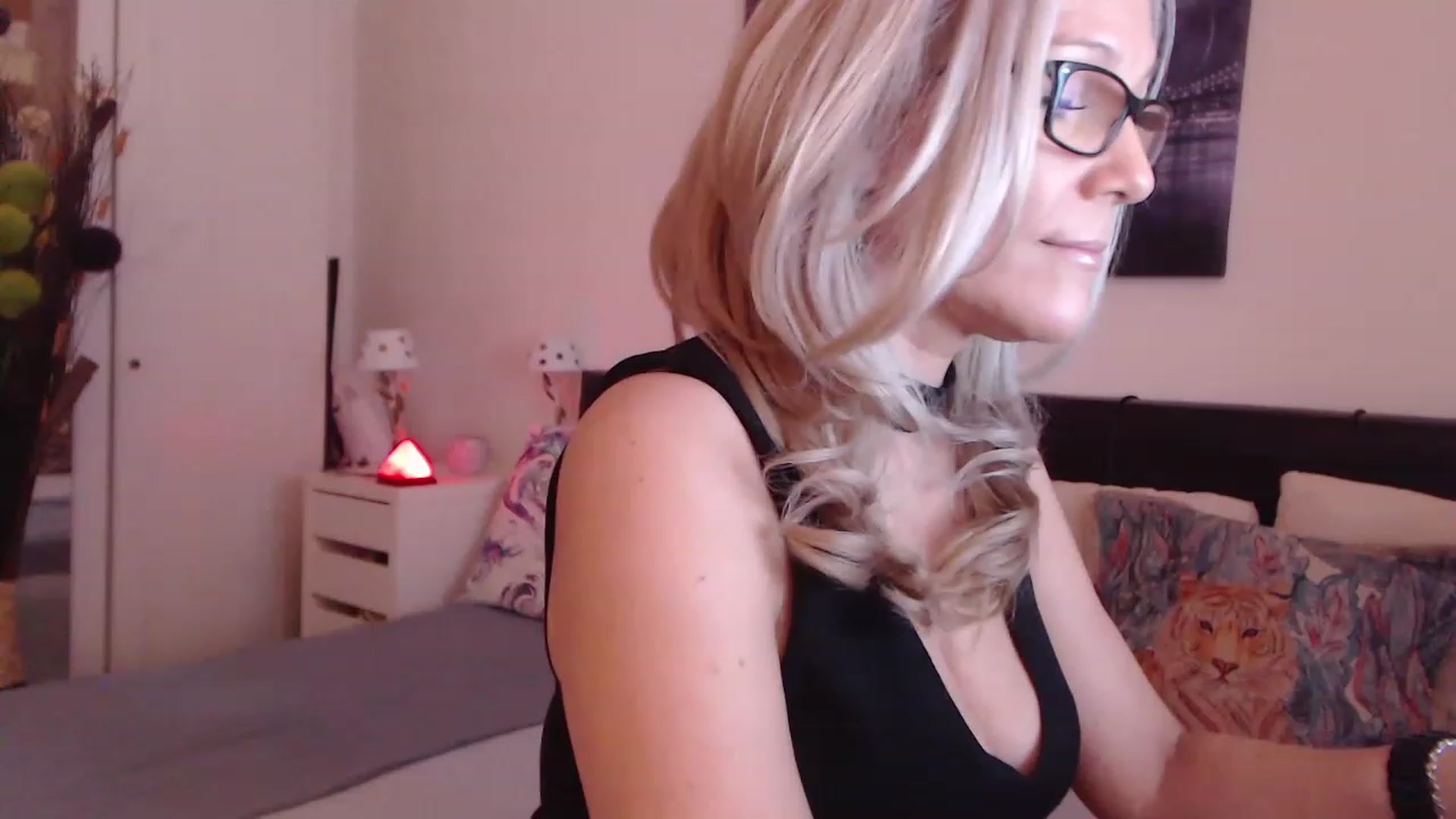 Gallery image thumbnail from Reeya71's myfreecams stream on, 03/13/2023, 06:13 image 4 of 20