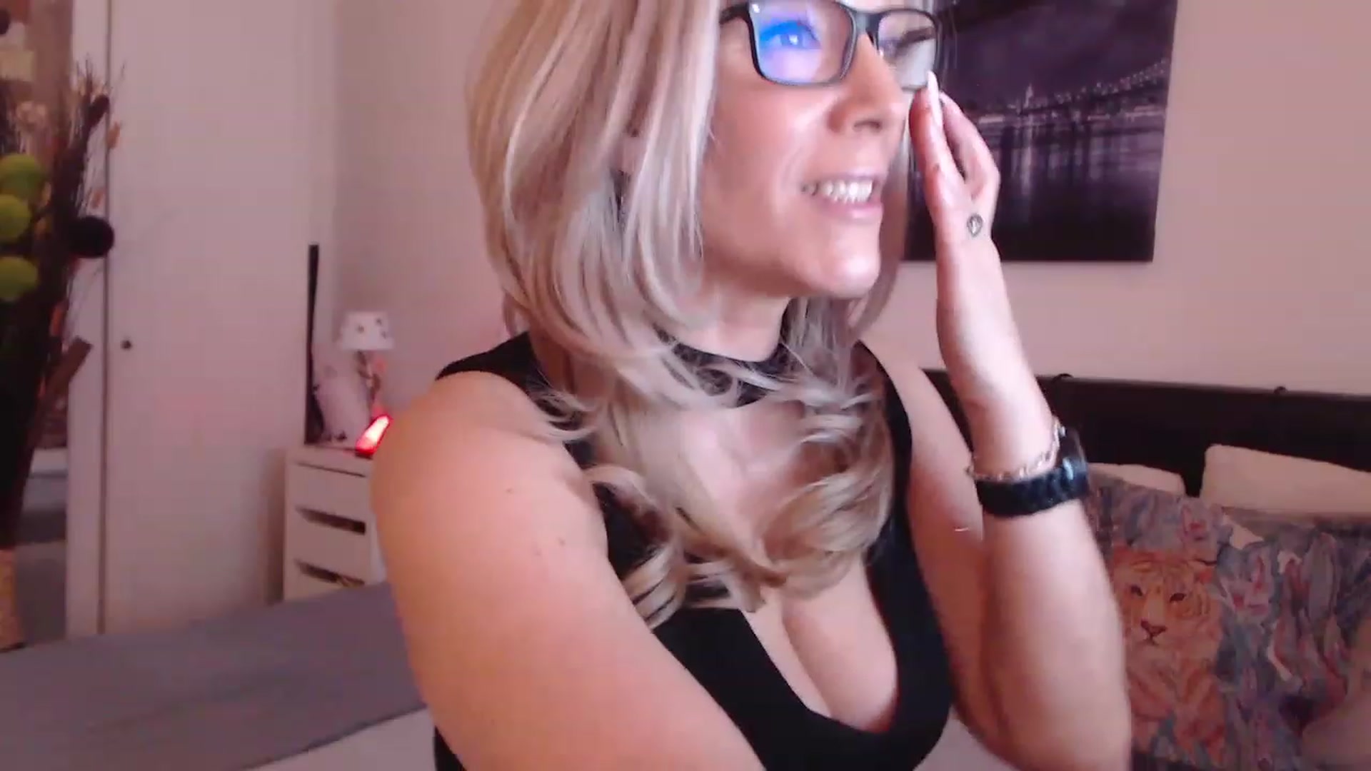 Gallery image thumbnail from Reeya71's myfreecams stream on, 03/13/2023, 06:13 image 10 of 20
