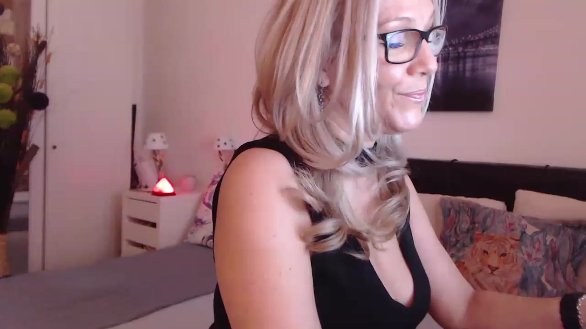 Gallery image thumbnail from Reeya71's myfreecams stream on, 03/13/2023, 06:13 image 16 of 20
