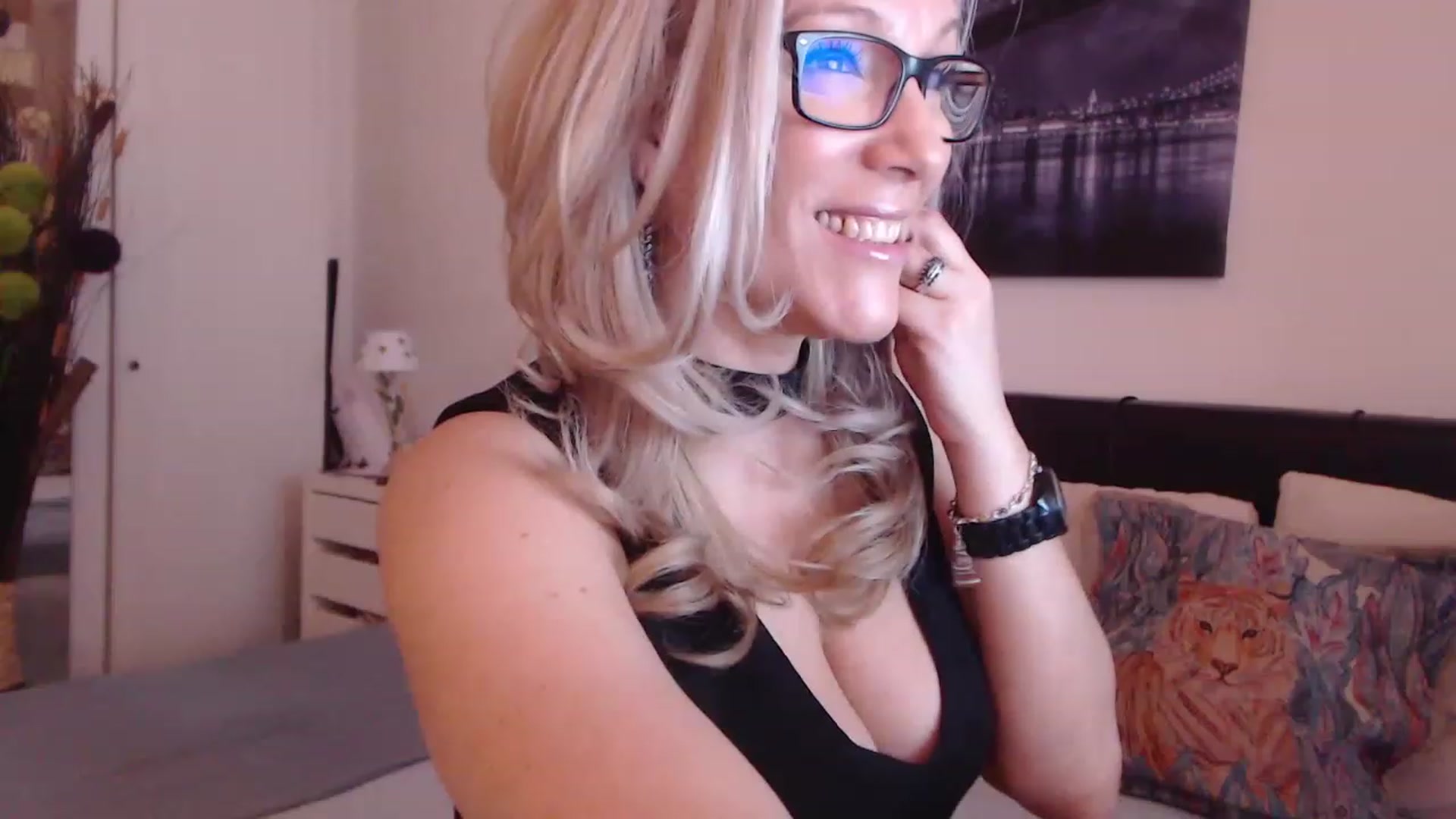 Gallery image thumbnail from Reeya71's myfreecams stream on, 03/13/2023, 06:13 image 14 of 20