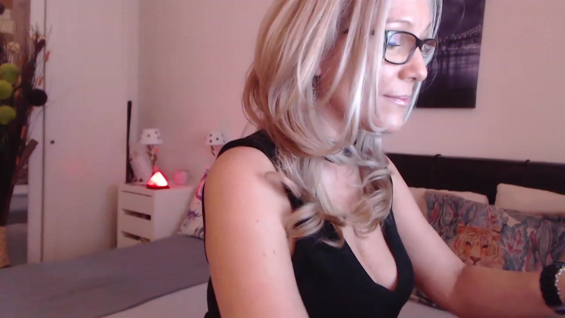 Gallery image thumbnail from Reeya71's myfreecams stream on, 03/13/2023, 06:13 image 18 of 20