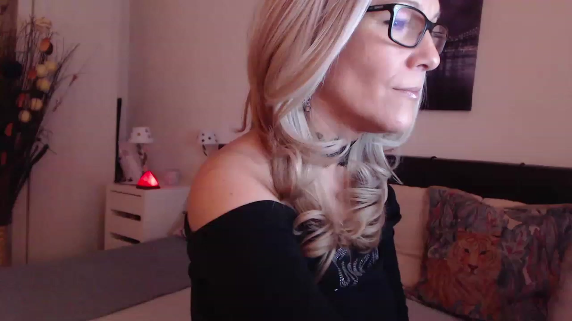 Gallery image thumbnail from Reeya71's myfreecams stream on, 03/15/2023, 02:47 image 4 of 20