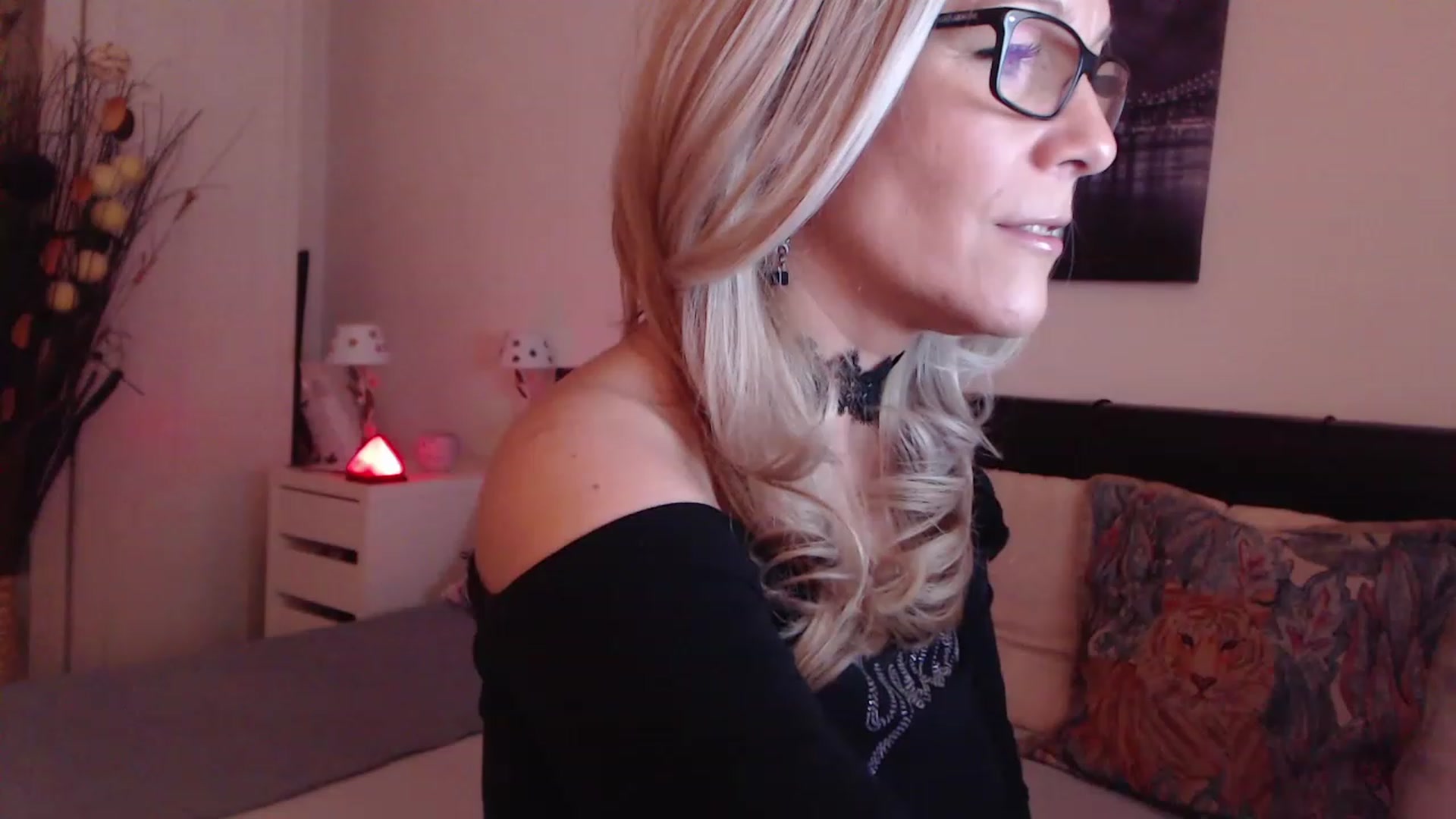 Gallery image thumbnail from Reeya71's myfreecams stream on, 03/15/2023, 02:47 image 12 of 20