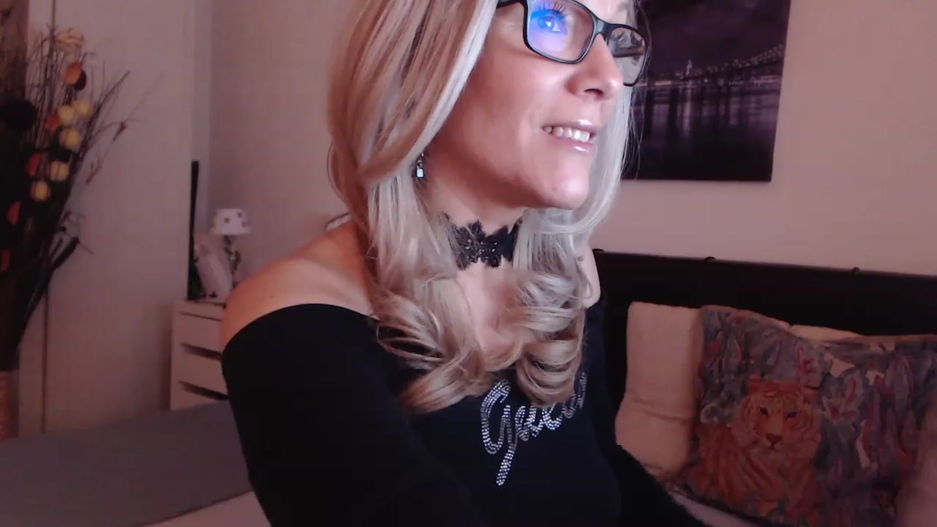 Gallery image thumbnail from Reeya71's myfreecams stream on, 03/15/2023, 02:47 image 15 of 20