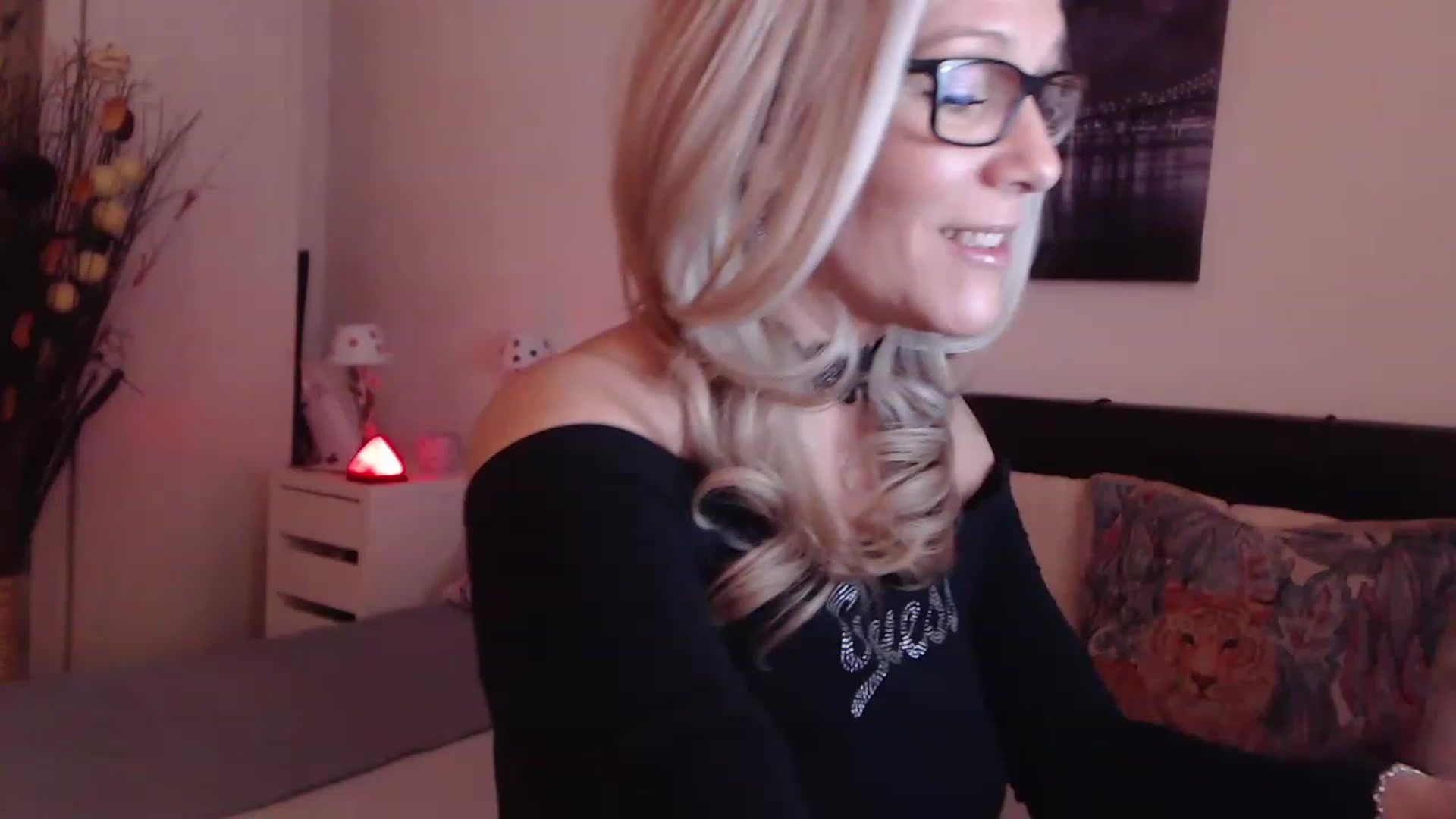 Gallery image thumbnail from Reeya71's myfreecams stream on, 03/15/2023, 02:47 image 10 of 20