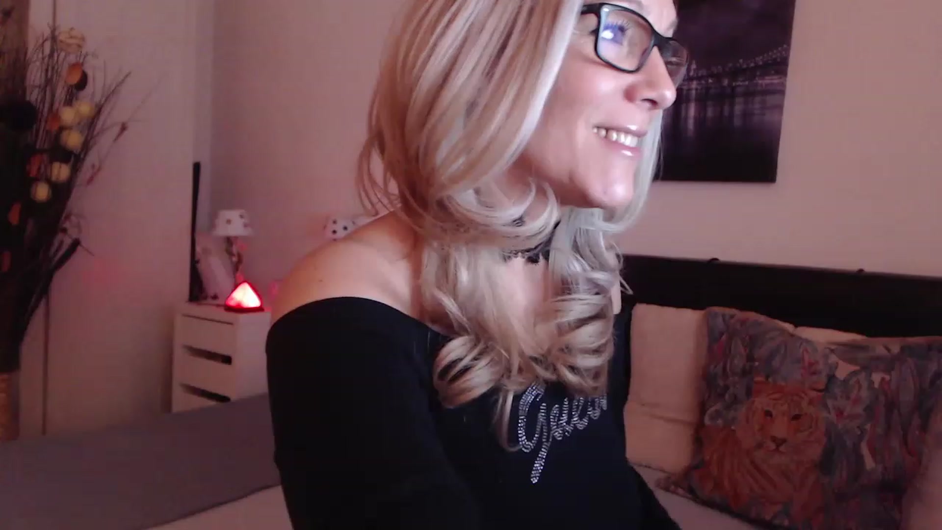 Gallery image thumbnail from Reeya71's myfreecams stream on, 03/15/2023, 02:47 image 2 of 20
