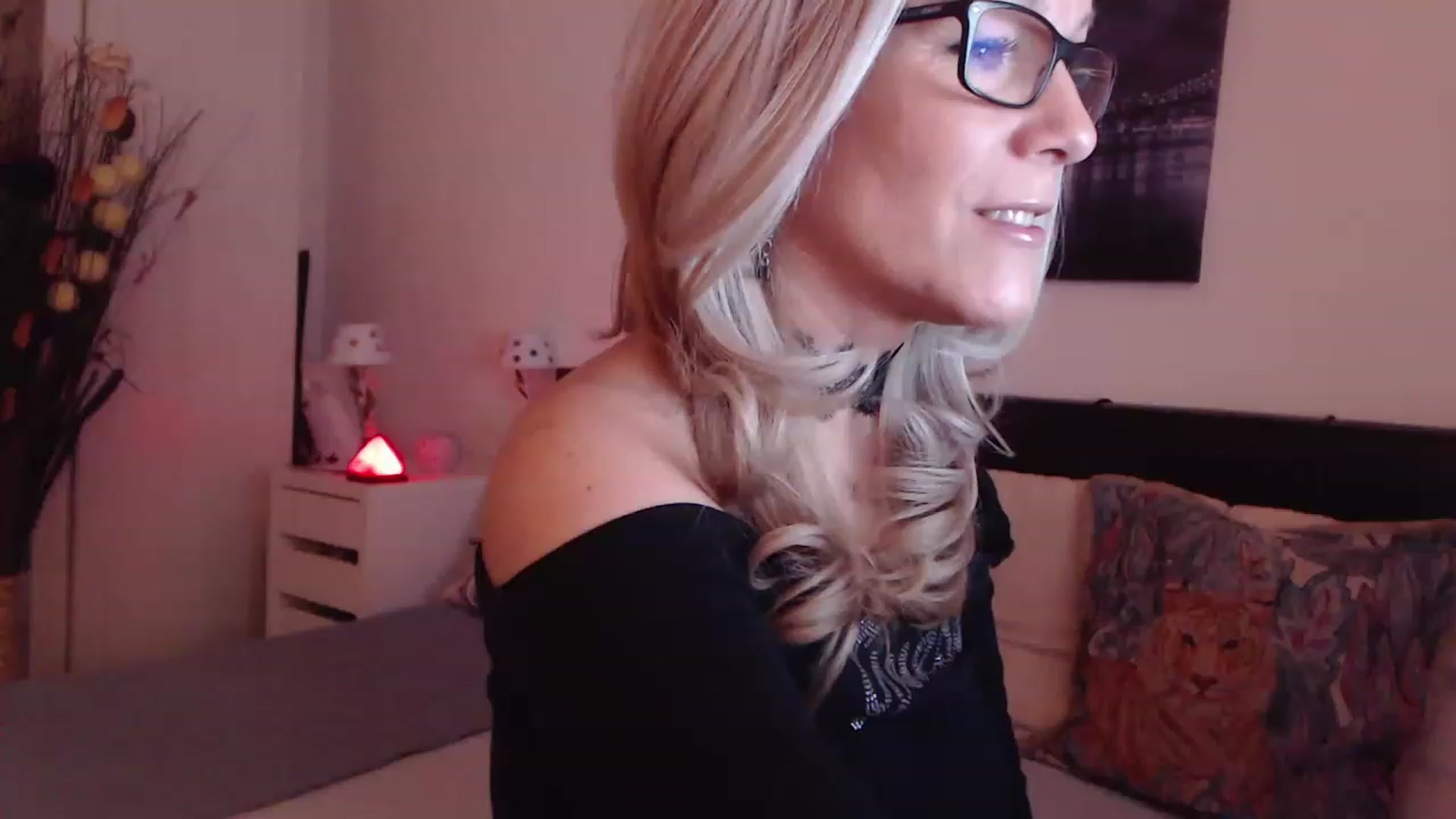 Gallery image thumbnail from Reeya71's myfreecams stream on, 03/15/2023, 02:47 image 3 of 20