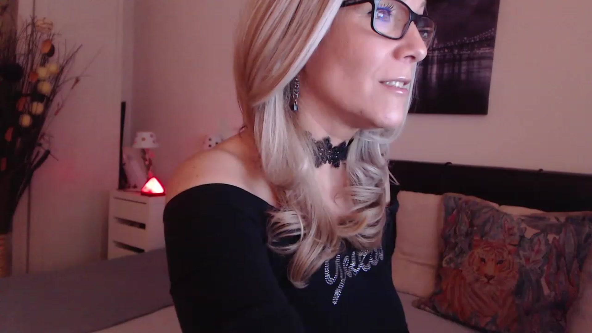Gallery image thumbnail from Reeya71's myfreecams stream on, 03/15/2023, 02:47 image 11 of 20