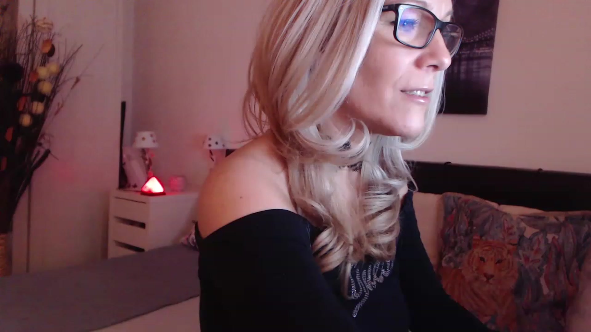 Gallery image thumbnail from Reeya71's myfreecams stream on, 03/15/2023, 02:47 image 1 of 20