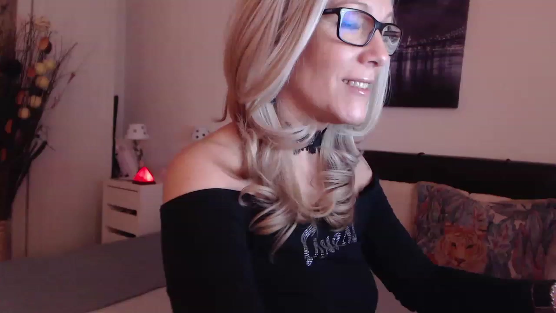 Gallery image thumbnail from Reeya71's myfreecams stream on, 03/15/2023, 02:47 image 5 of 20