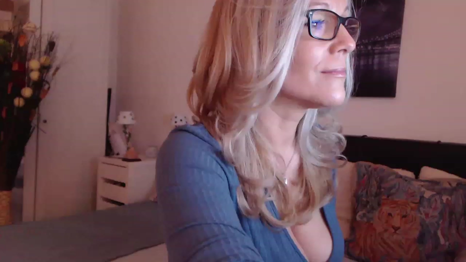 Gallery image thumbnail from Reeya71's myfreecams stream on, 03/16/2023, 06:21 image 10 of 20