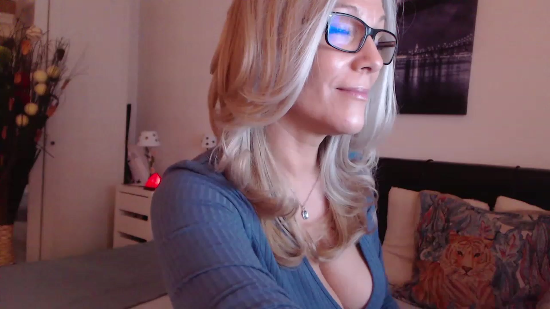 Gallery image thumbnail from Reeya71's myfreecams stream on, 03/16/2023, 06:21 image 17 of 20