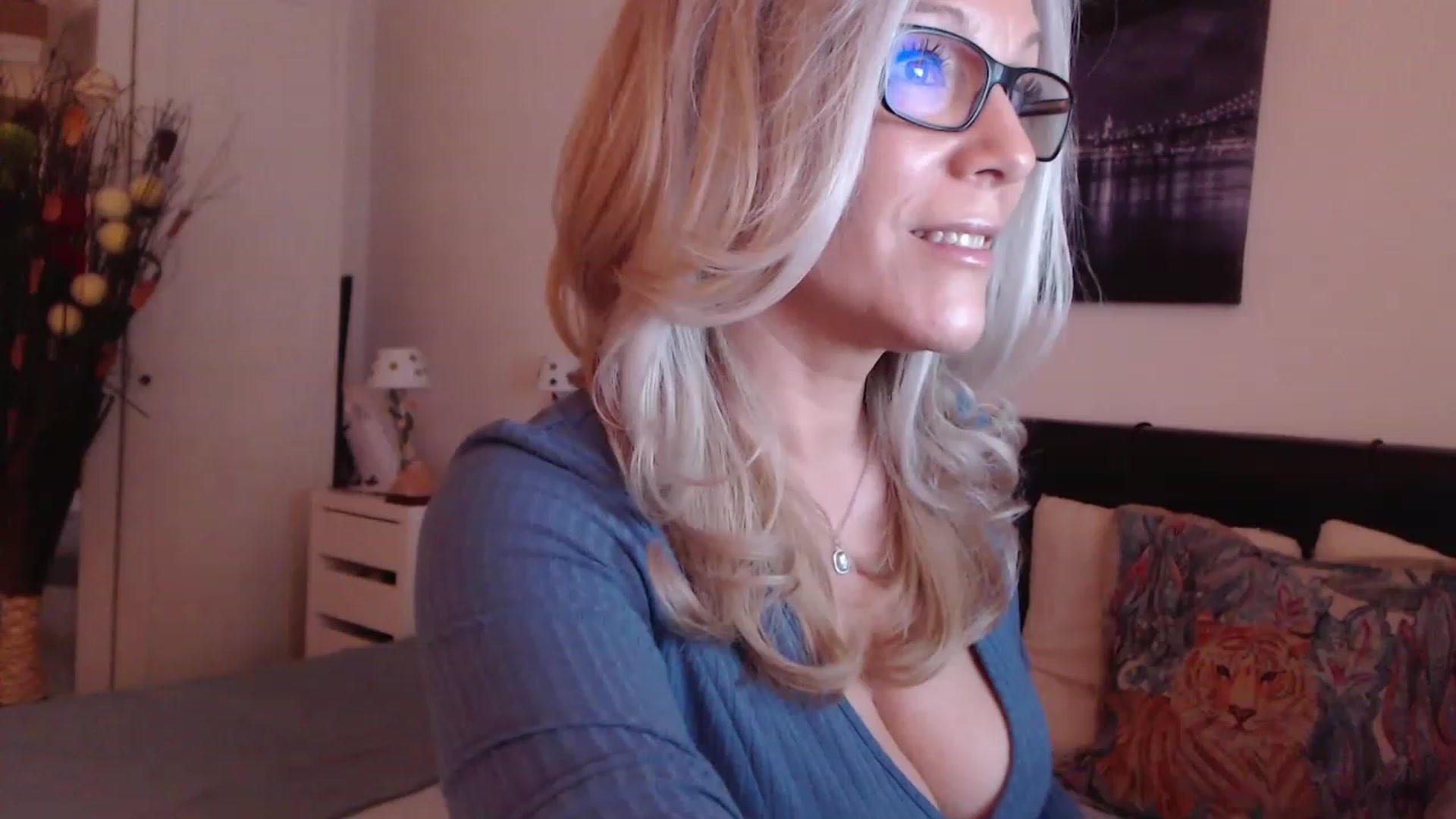 Gallery image thumbnail from Reeya71's myfreecams stream on, 03/16/2023, 06:21 image 5 of 20