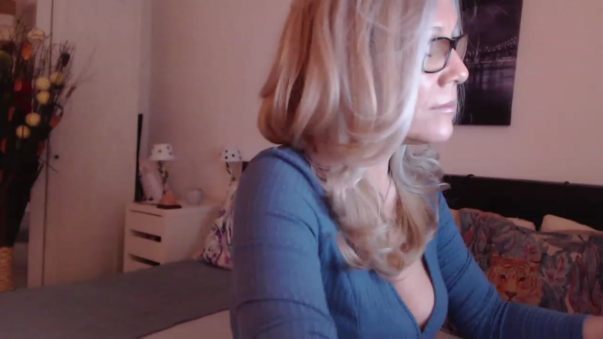 Gallery image thumbnail from Reeya71's myfreecams stream on, 03/16/2023, 06:21 image 7 of 20