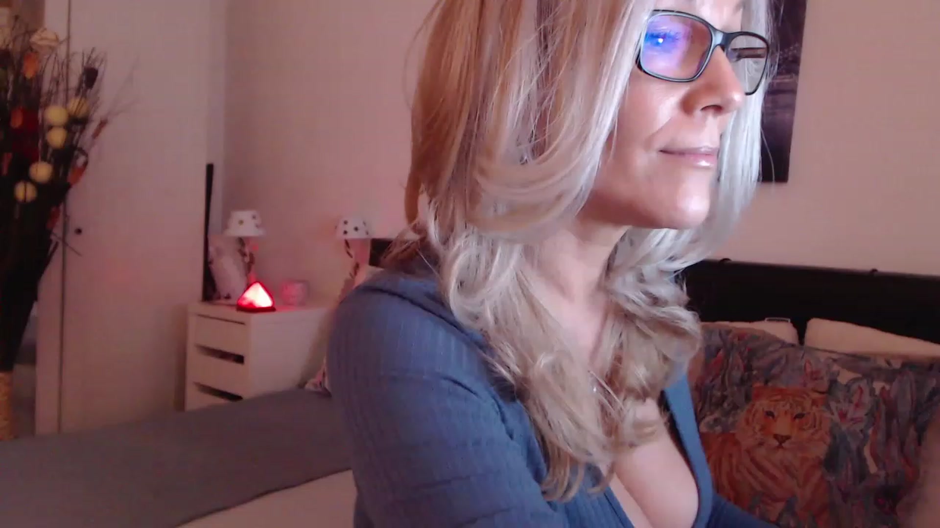 Gallery image thumbnail from Reeya71's myfreecams stream on, 03/16/2023, 07:36 image 13 of 20