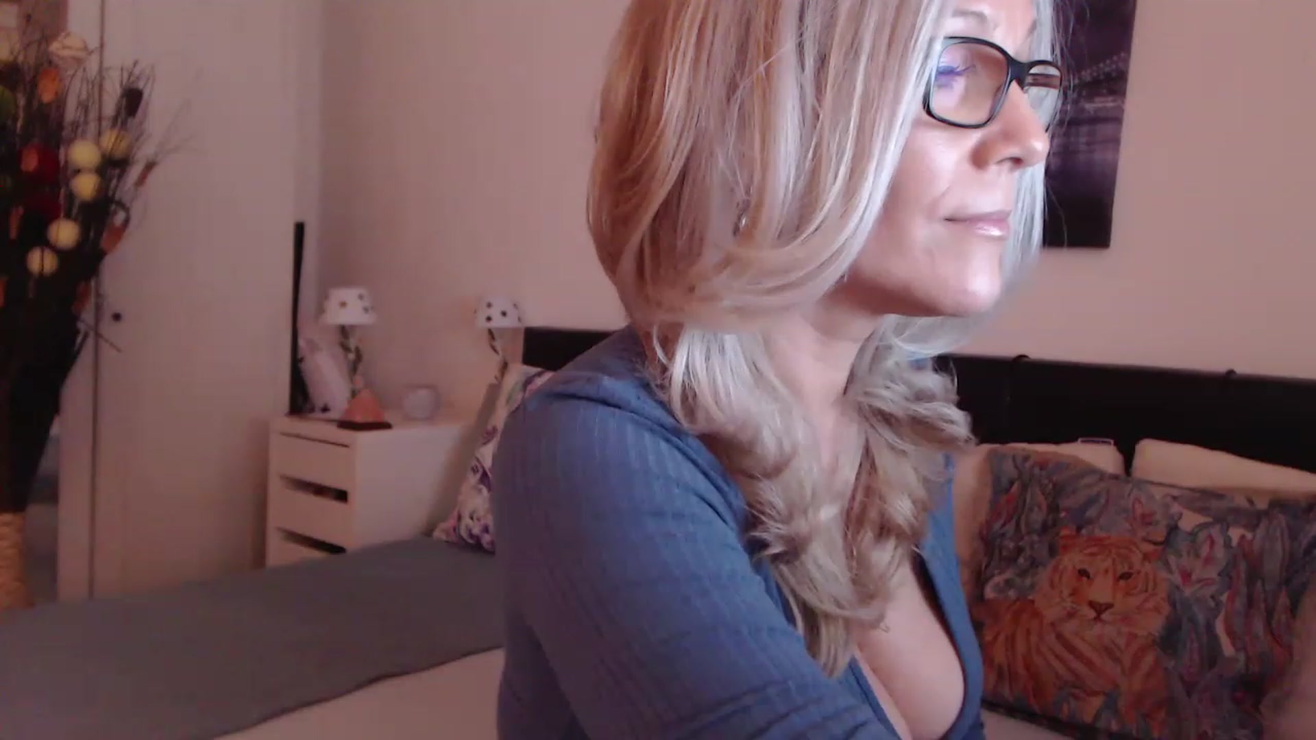 Gallery image thumbnail from Reeya71's myfreecams stream on, 03/16/2023, 07:36 image 2 of 20