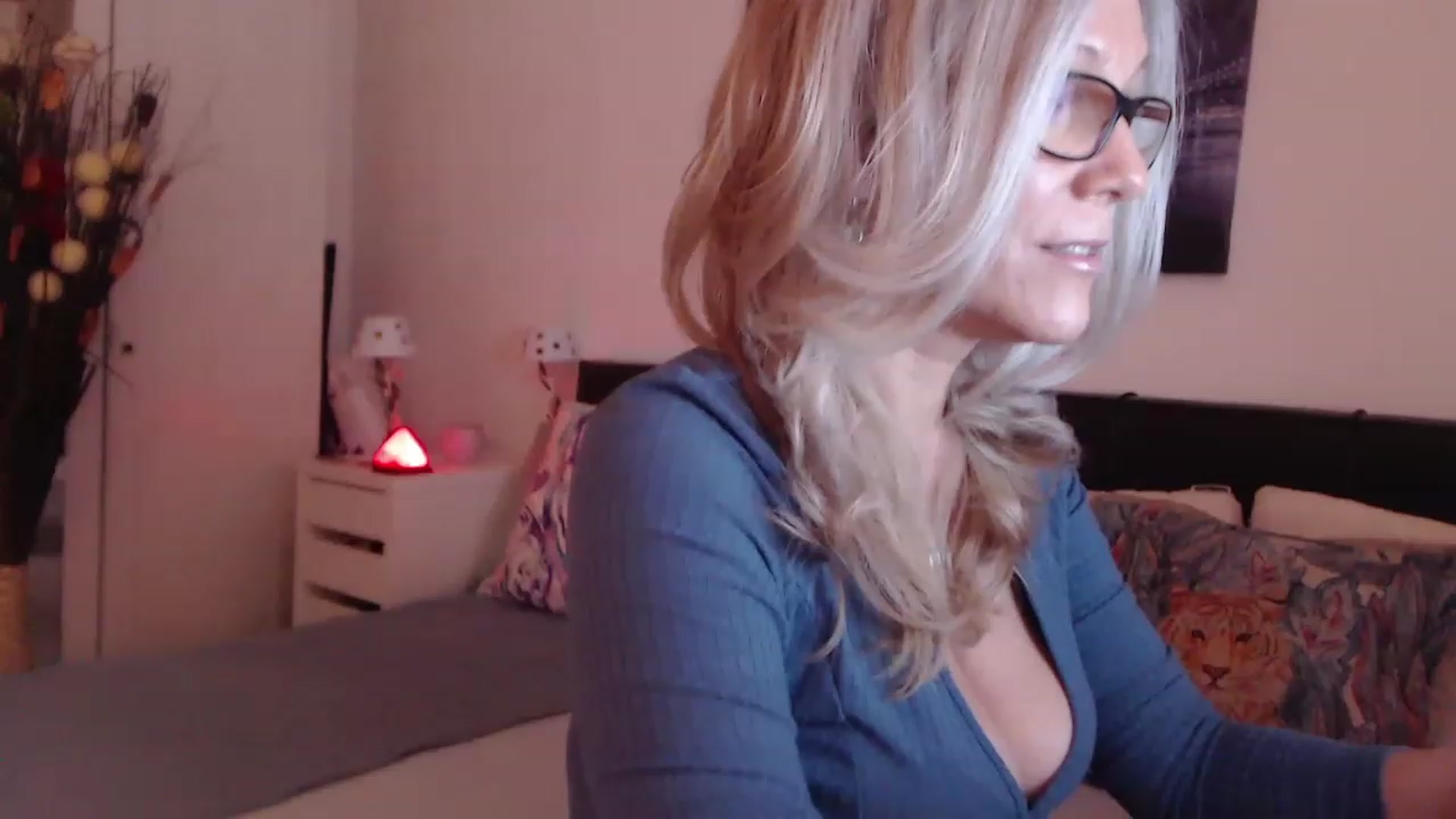 Gallery image thumbnail from Reeya71's myfreecams stream on, 03/16/2023, 07:36 image 5 of 20
