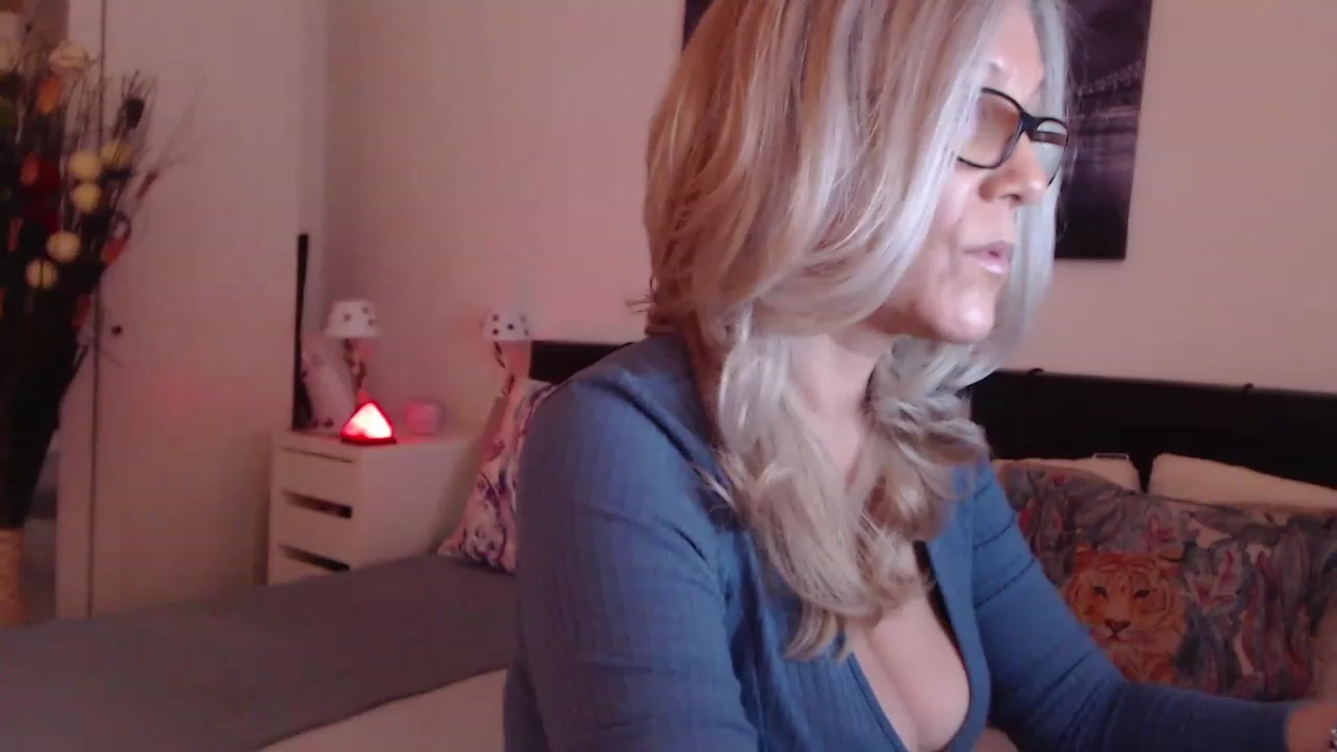 Gallery image thumbnail from Reeya71's myfreecams stream on, 03/16/2023, 07:36 image 18 of 20