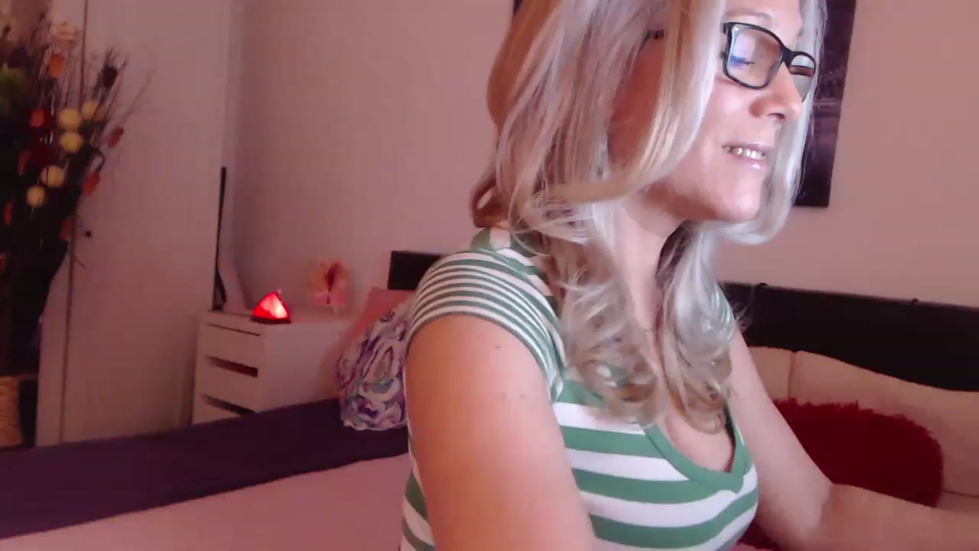 Gallery image thumbnail from Reeya71's myfreecams stream on, 03/21/2023, 03:07 image 15 of 20