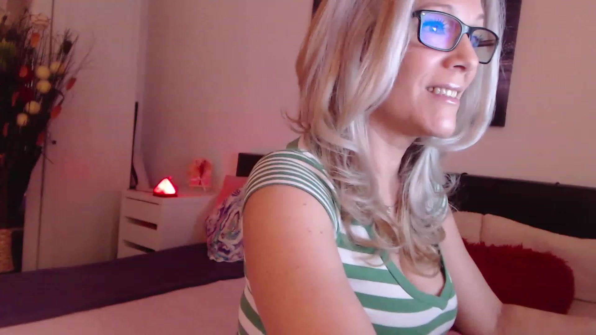 Gallery image thumbnail from Reeya71's myfreecams stream on, 03/21/2023, 03:07 image 4 of 20