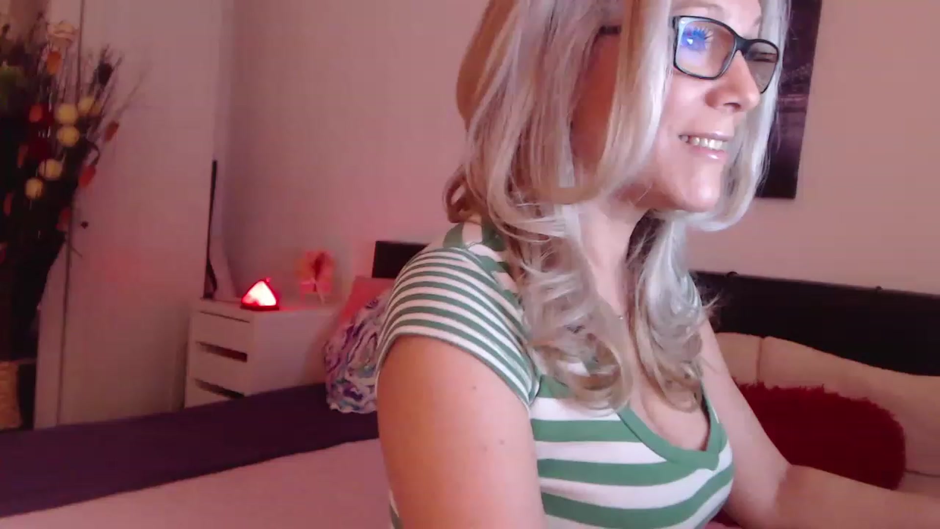 Gallery image thumbnail from Reeya71's myfreecams stream on, 03/21/2023, 03:07 image 17 of 20