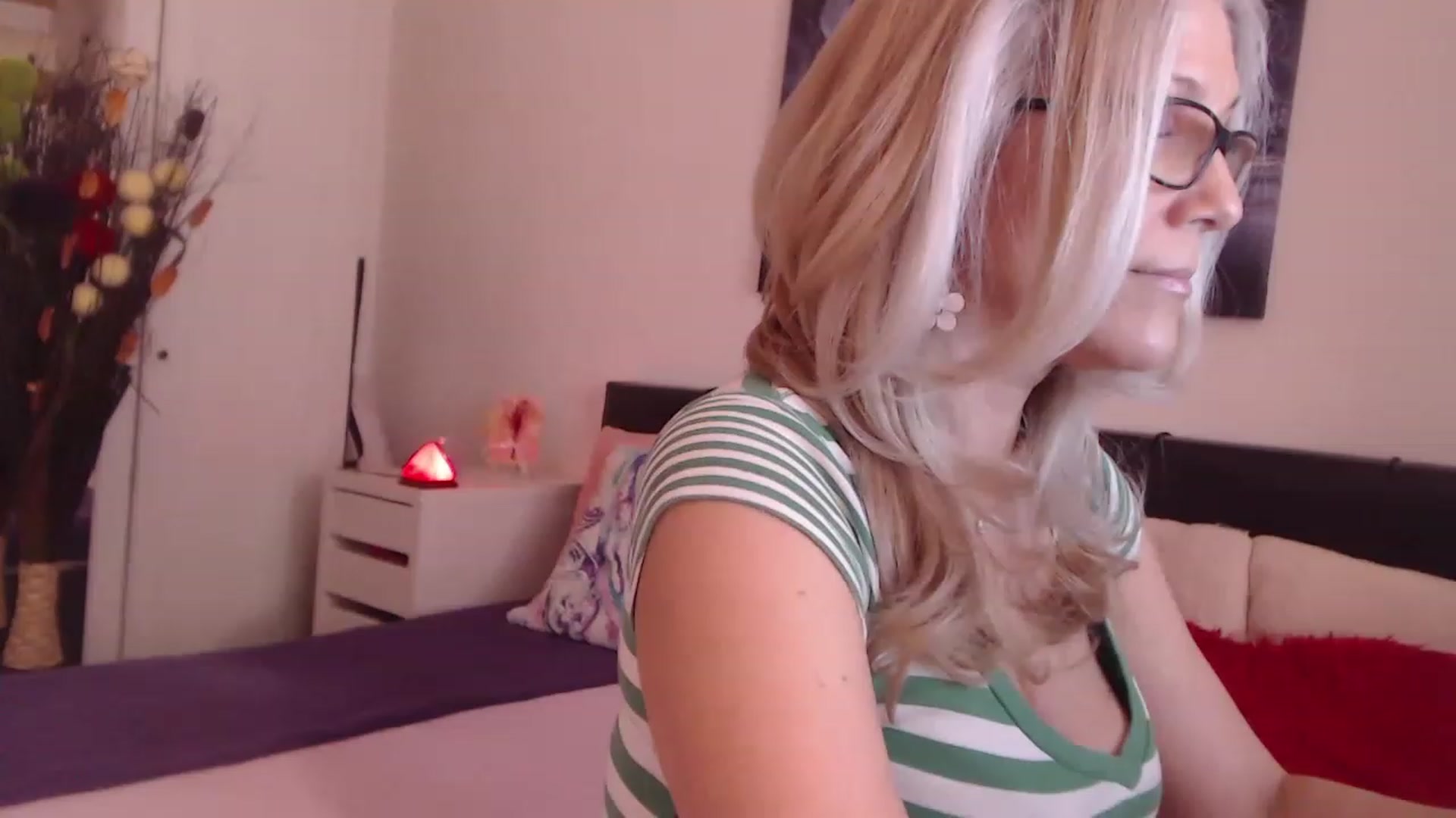 Gallery image thumbnail from Reeya71's myfreecams stream on, 03/21/2023, 10:43 image 5 of 20