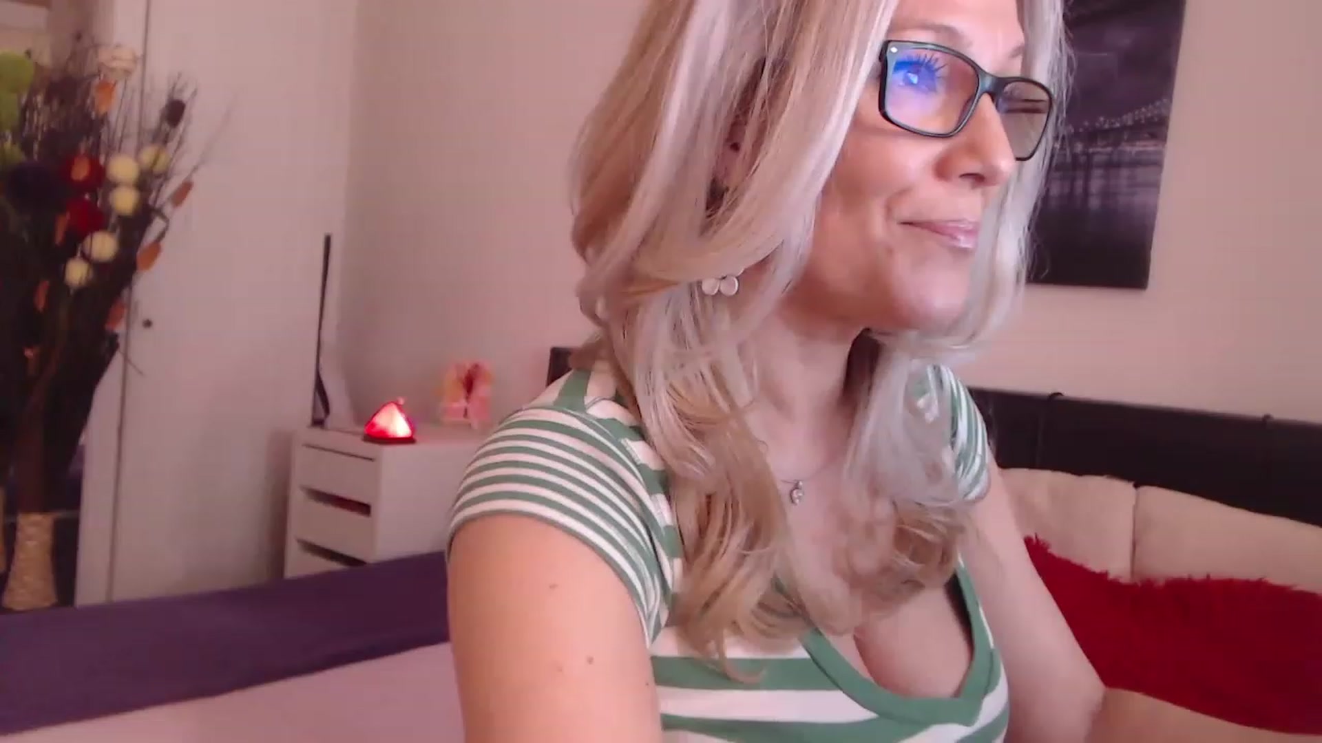 Gallery image thumbnail from Reeya71's myfreecams stream on, 03/21/2023, 10:43 image 6 of 20