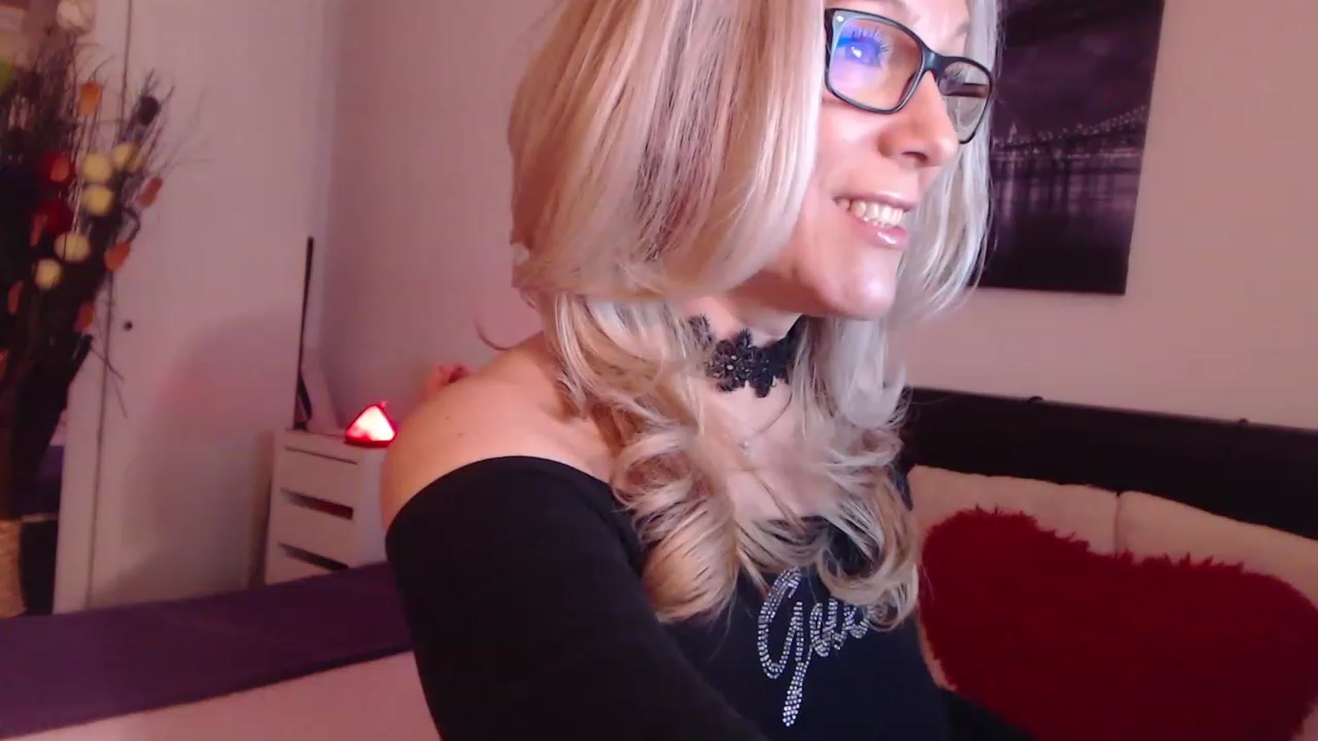 Gallery image thumbnail from Reeya71's myfreecams stream on, 03/22/2023, 24:43 image 9 of 20