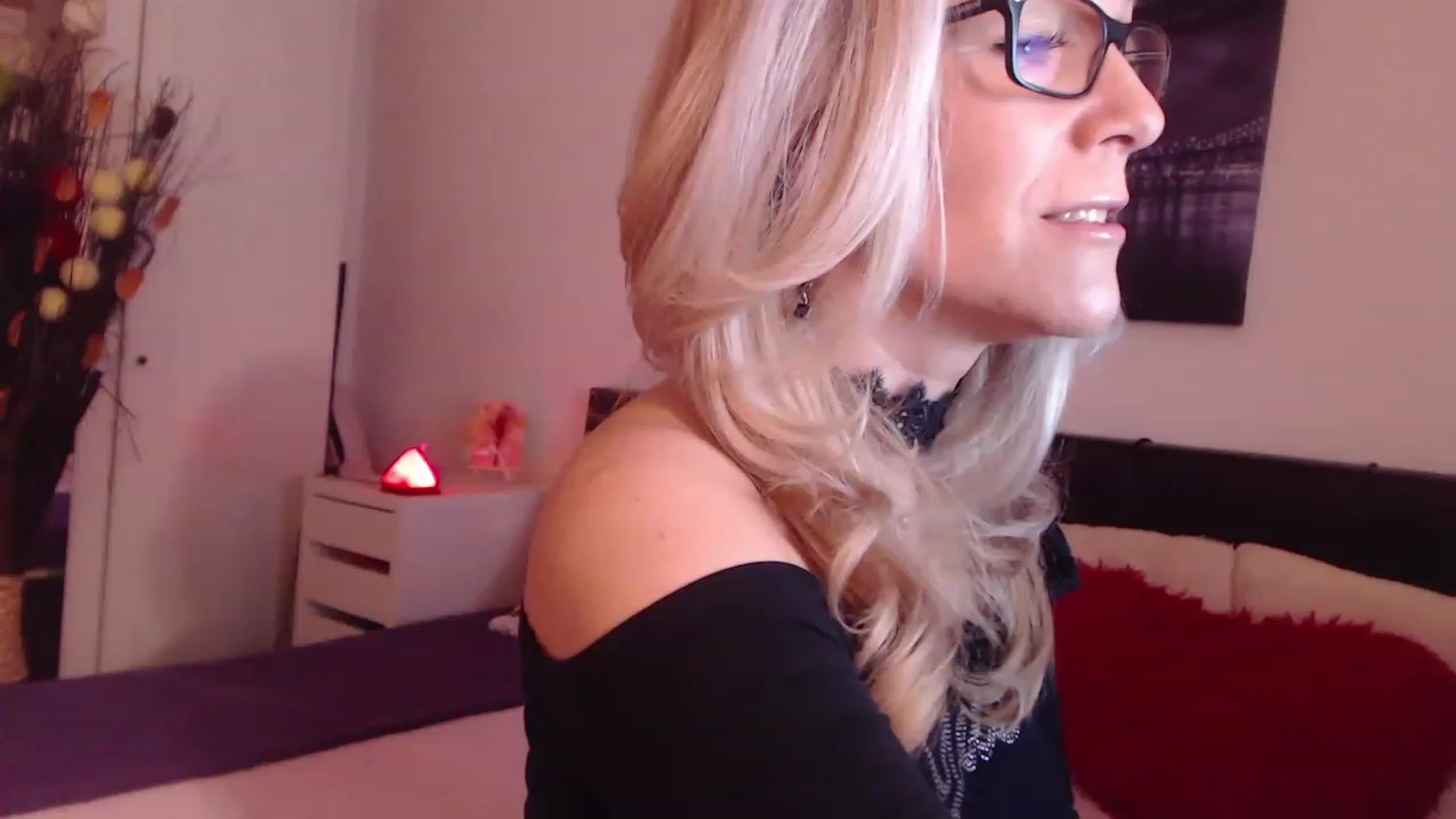 Gallery image thumbnail from Reeya71's myfreecams stream on, 03/22/2023, 24:43 image 1 of 20
