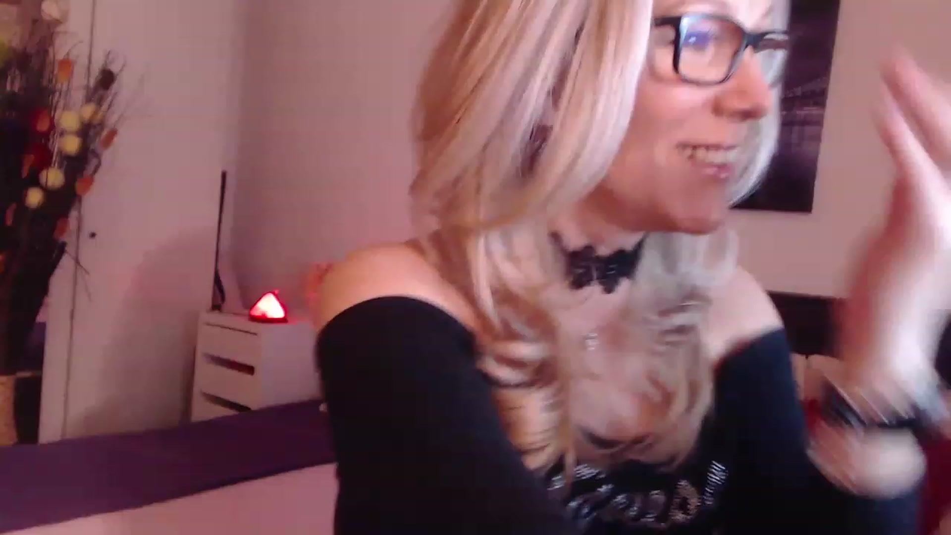 Gallery image thumbnail from Reeya71's myfreecams stream on, 03/22/2023, 24:43 image 5 of 20