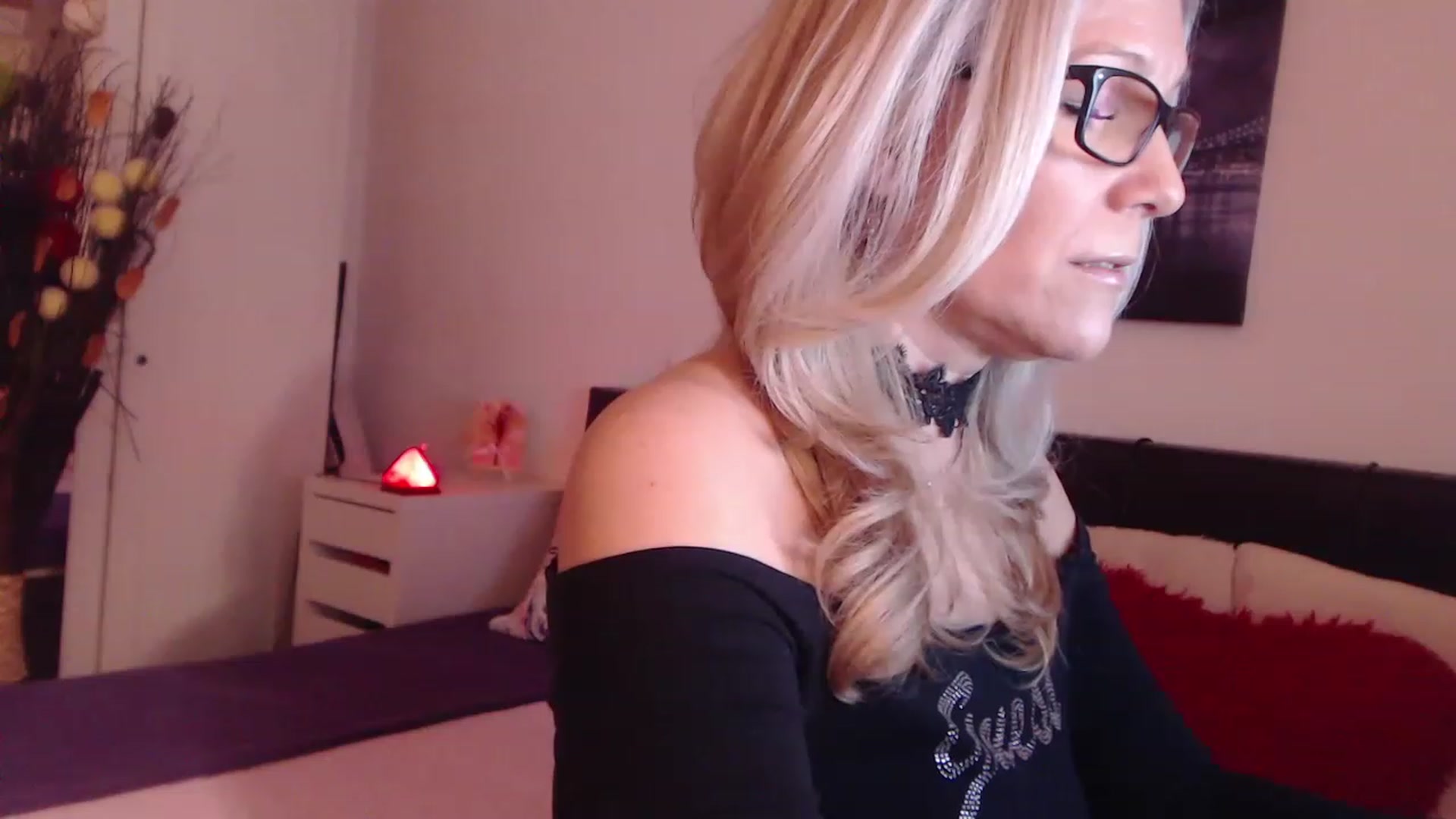 Gallery image thumbnail from Reeya71's myfreecams stream on, 03/22/2023, 24:43 image 14 of 20