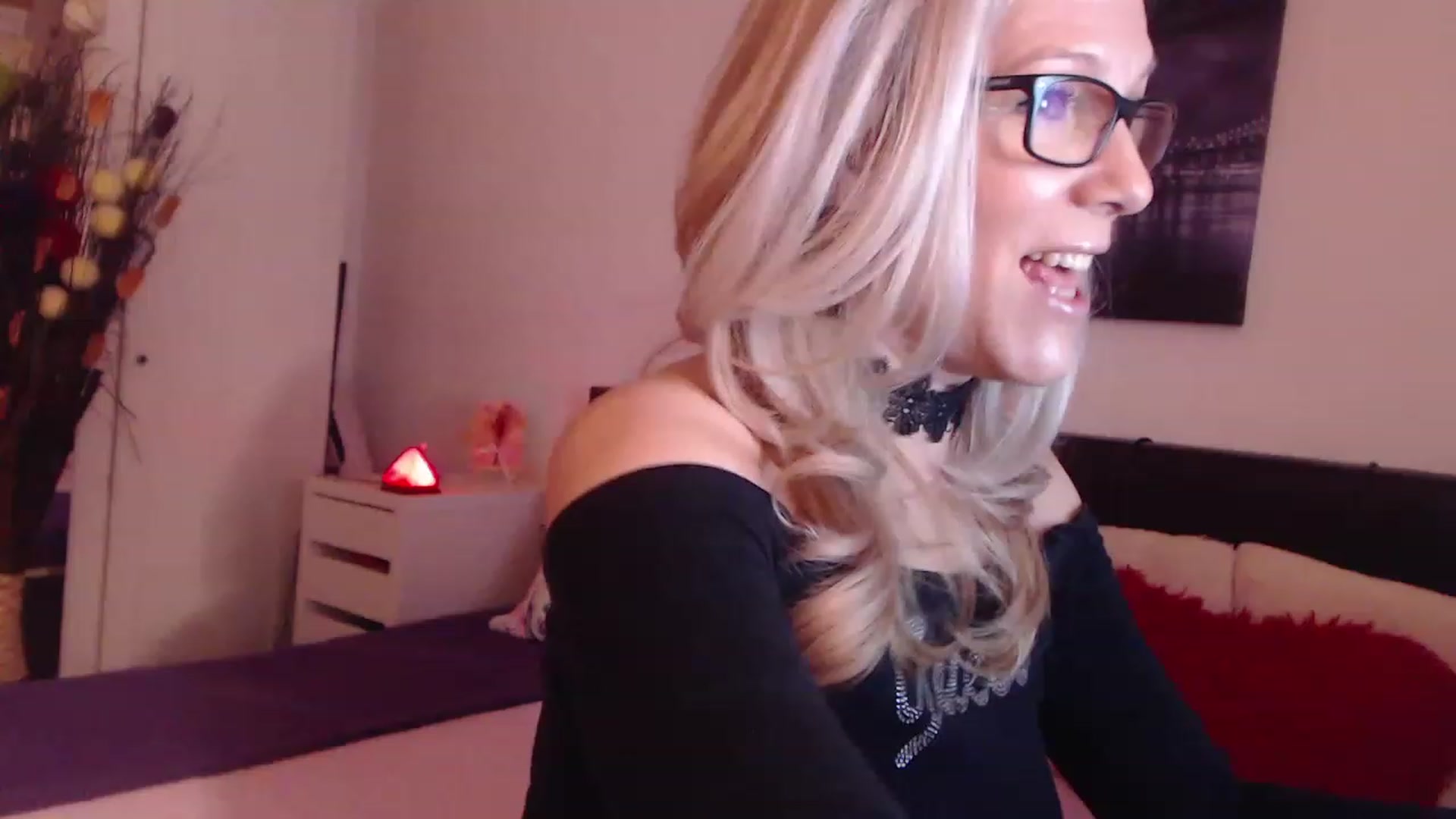 Gallery image thumbnail from Reeya71's myfreecams stream on, 03/22/2023, 24:43 image 4 of 20
