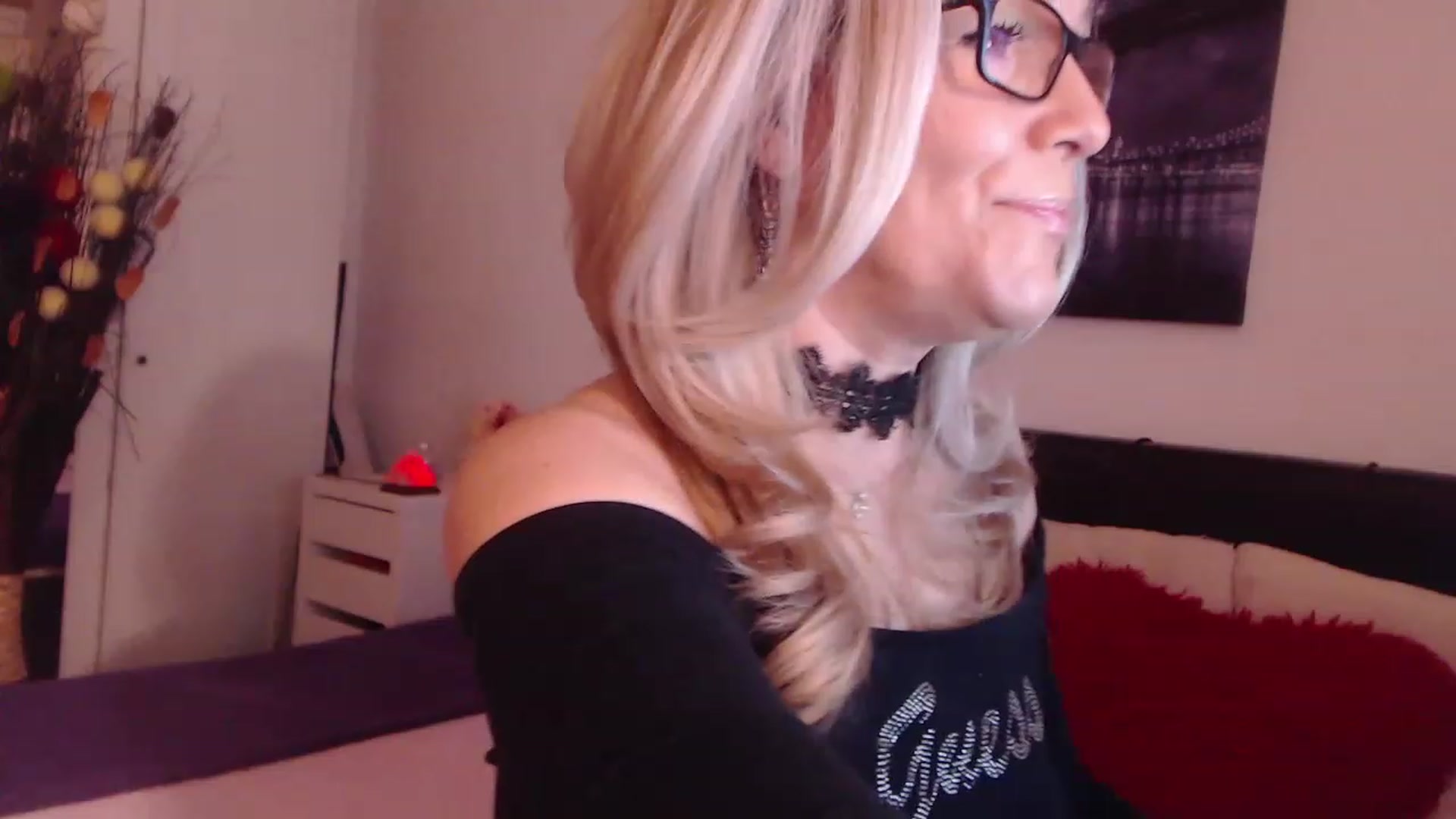 Gallery image thumbnail from Reeya71's myfreecams stream on, 03/22/2023, 24:43 image 16 of 20