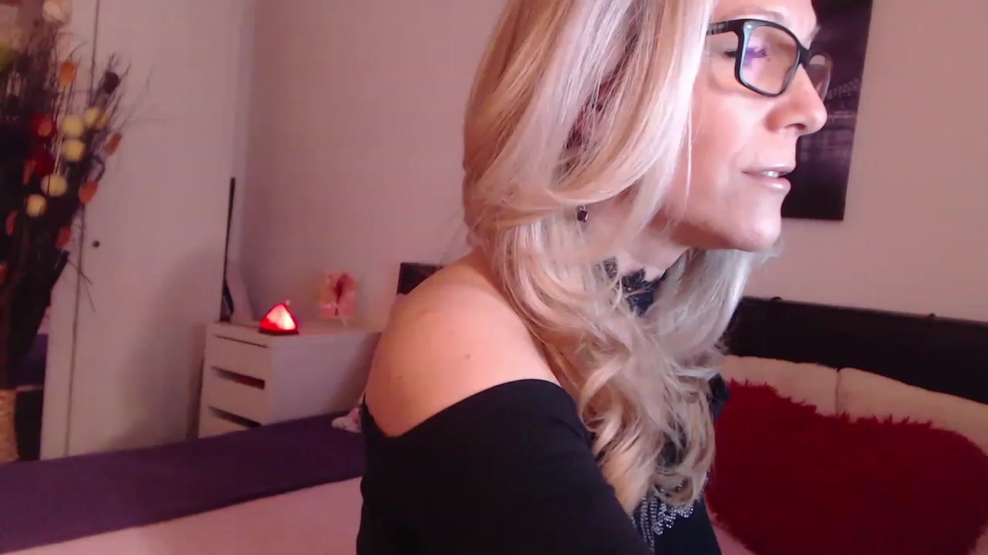 Gallery image thumbnail from Reeya71's myfreecams stream on, 03/22/2023, 24:43 image 2 of 20