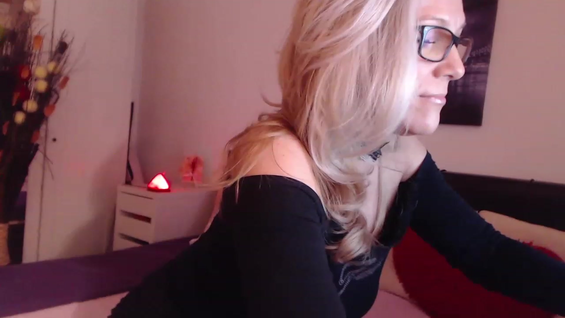 Gallery image thumbnail from Reeya71's myfreecams stream on, 03/22/2023, 24:43 image 20 of 20