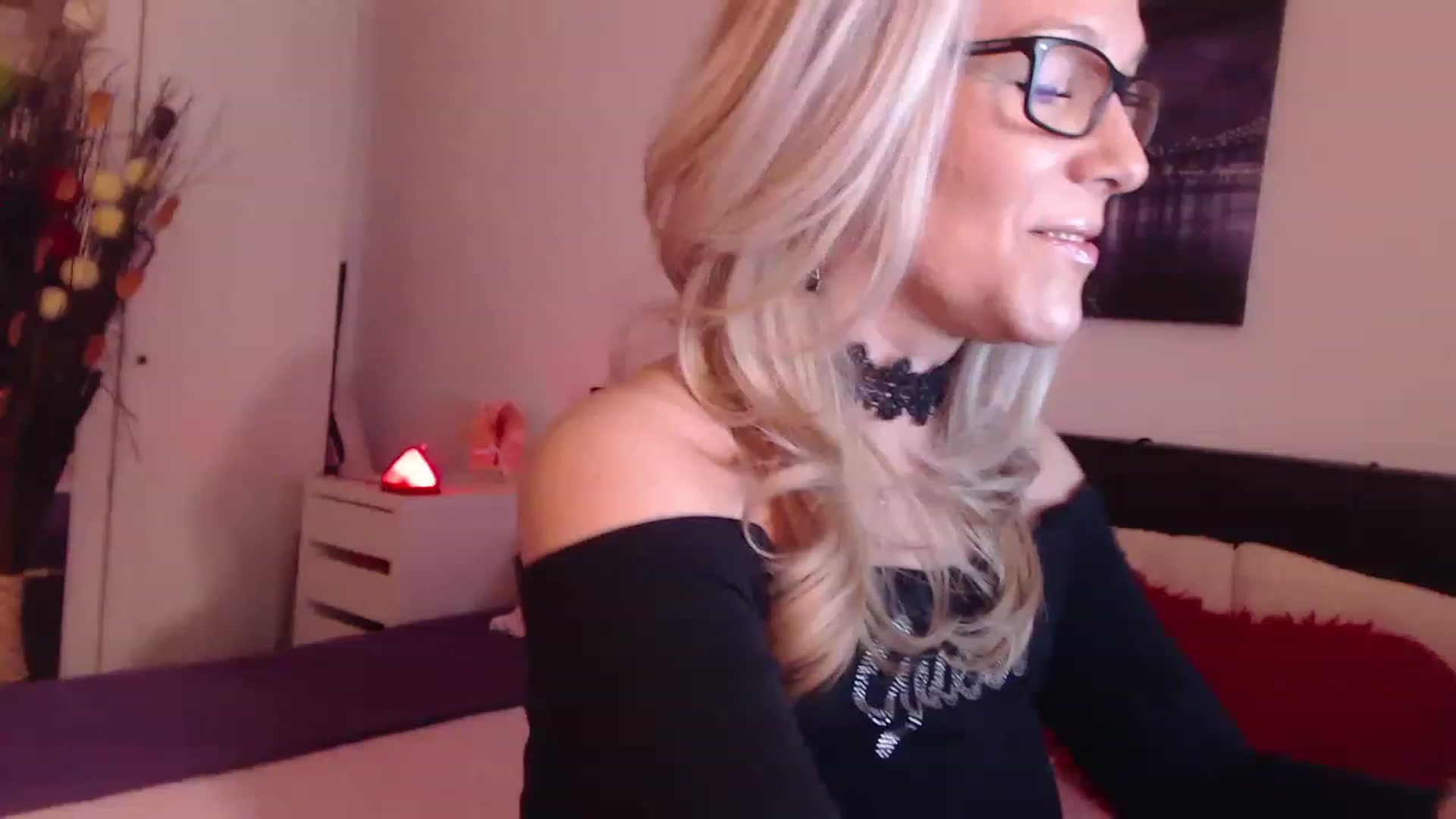 Gallery image thumbnail from Reeya71's myfreecams stream on, 03/22/2023, 24:43 image 3 of 20