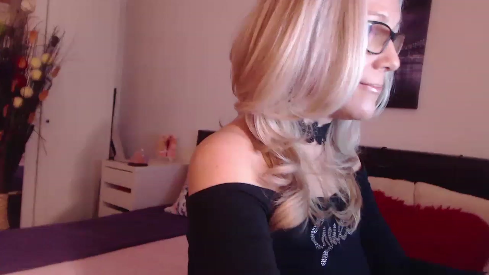 Gallery image thumbnail from Reeya71's myfreecams stream on, 03/22/2023, 24:43 image 11 of 20