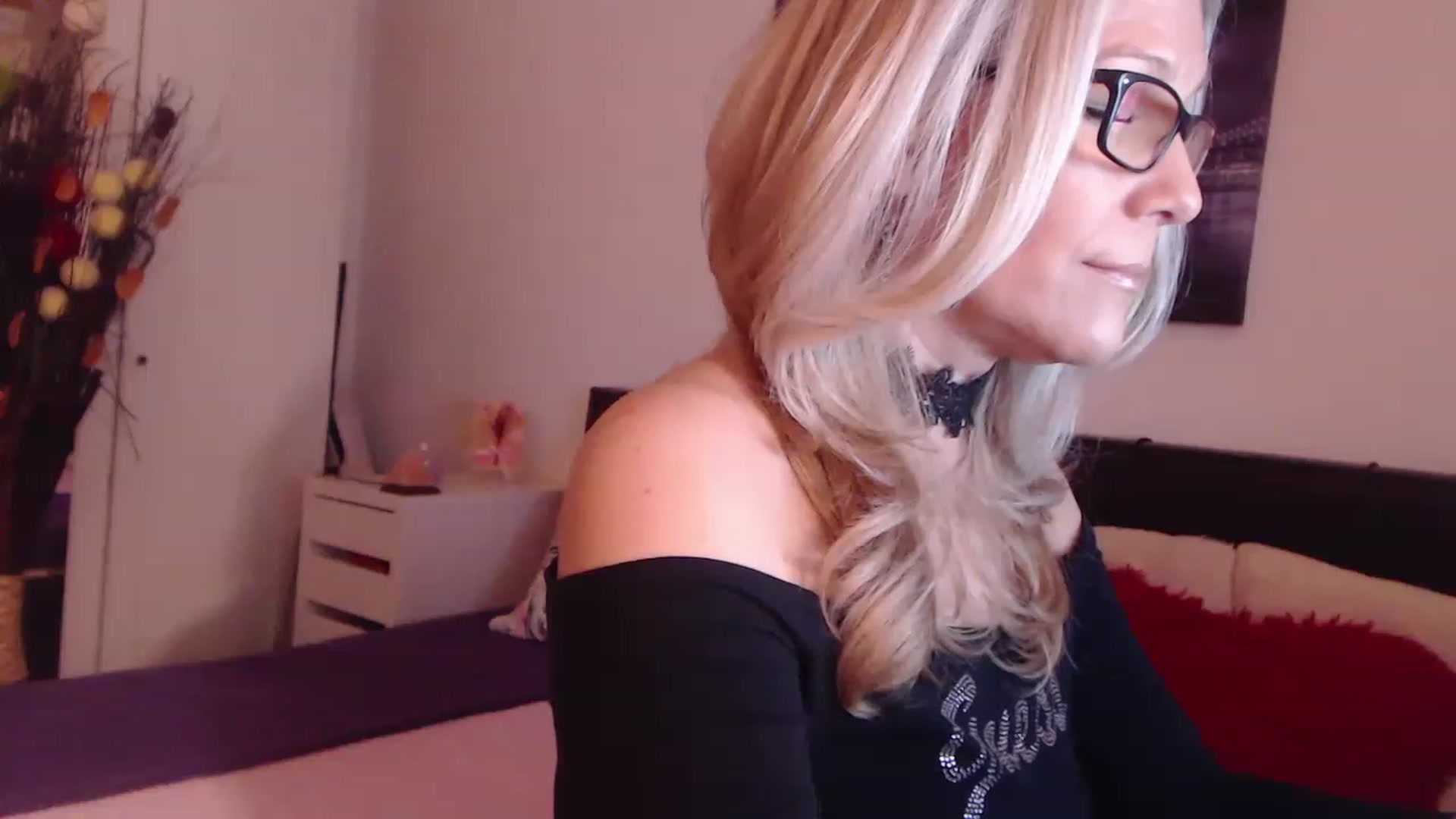 Gallery image thumbnail from Reeya71's myfreecams stream on, 03/22/2023, 24:43 image 13 of 20