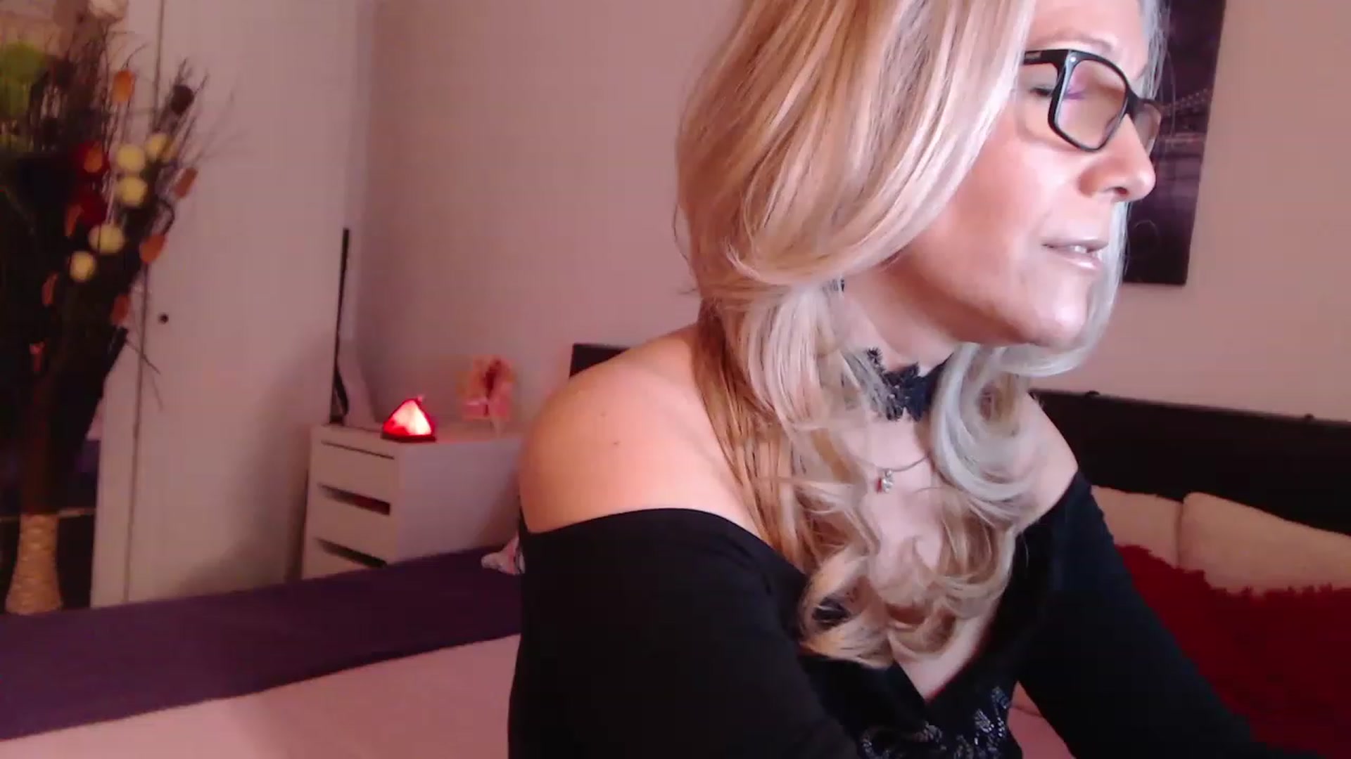 Gallery image thumbnail from Reeya71's myfreecams stream on, 03/22/2023, 02:12 image 5 of 20