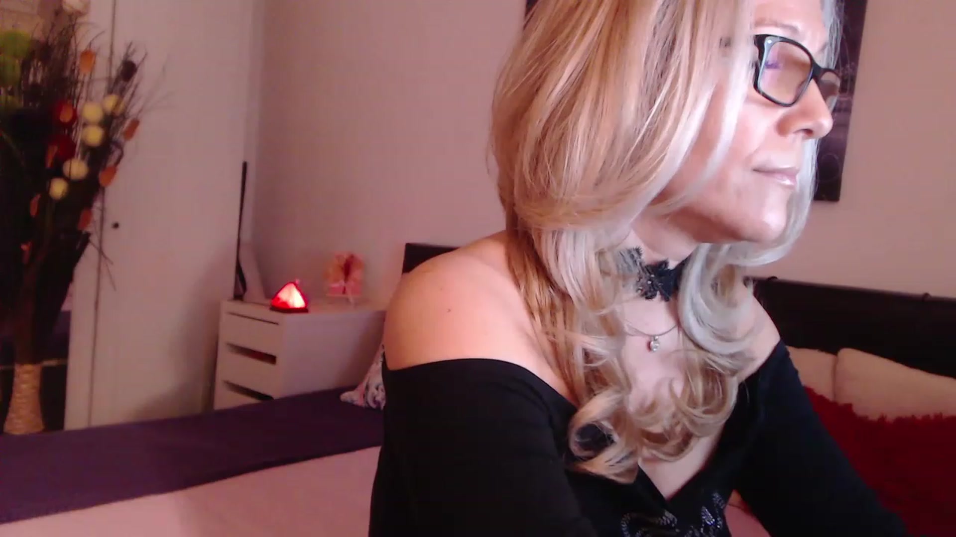 Gallery image thumbnail from Reeya71's myfreecams stream on, 03/22/2023, 02:12 image 1 of 20