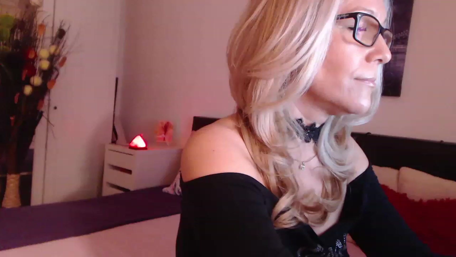 Gallery image thumbnail from Reeya71's myfreecams stream on, 03/22/2023, 02:12 image 12 of 20