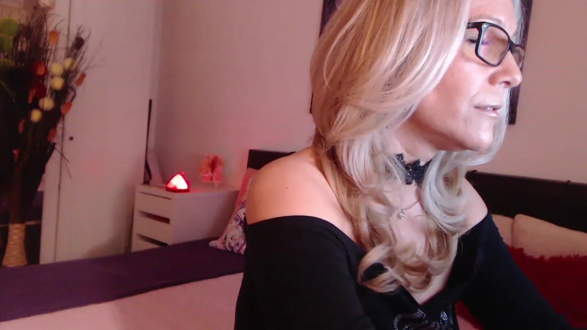 Gallery image thumbnail from Reeya71's myfreecams stream on, 03/22/2023, 02:12 image 18 of 20