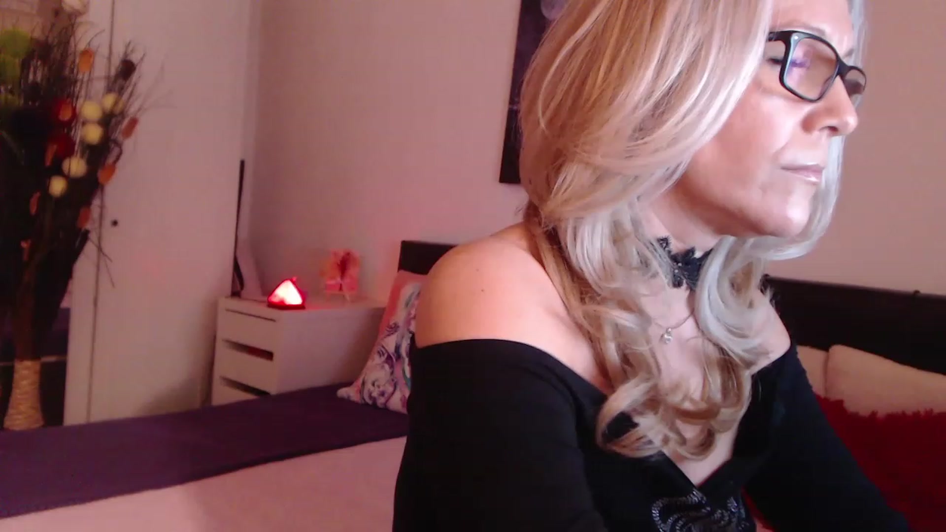 Gallery image thumbnail from Reeya71's myfreecams stream on, 03/22/2023, 02:12 image 20 of 20