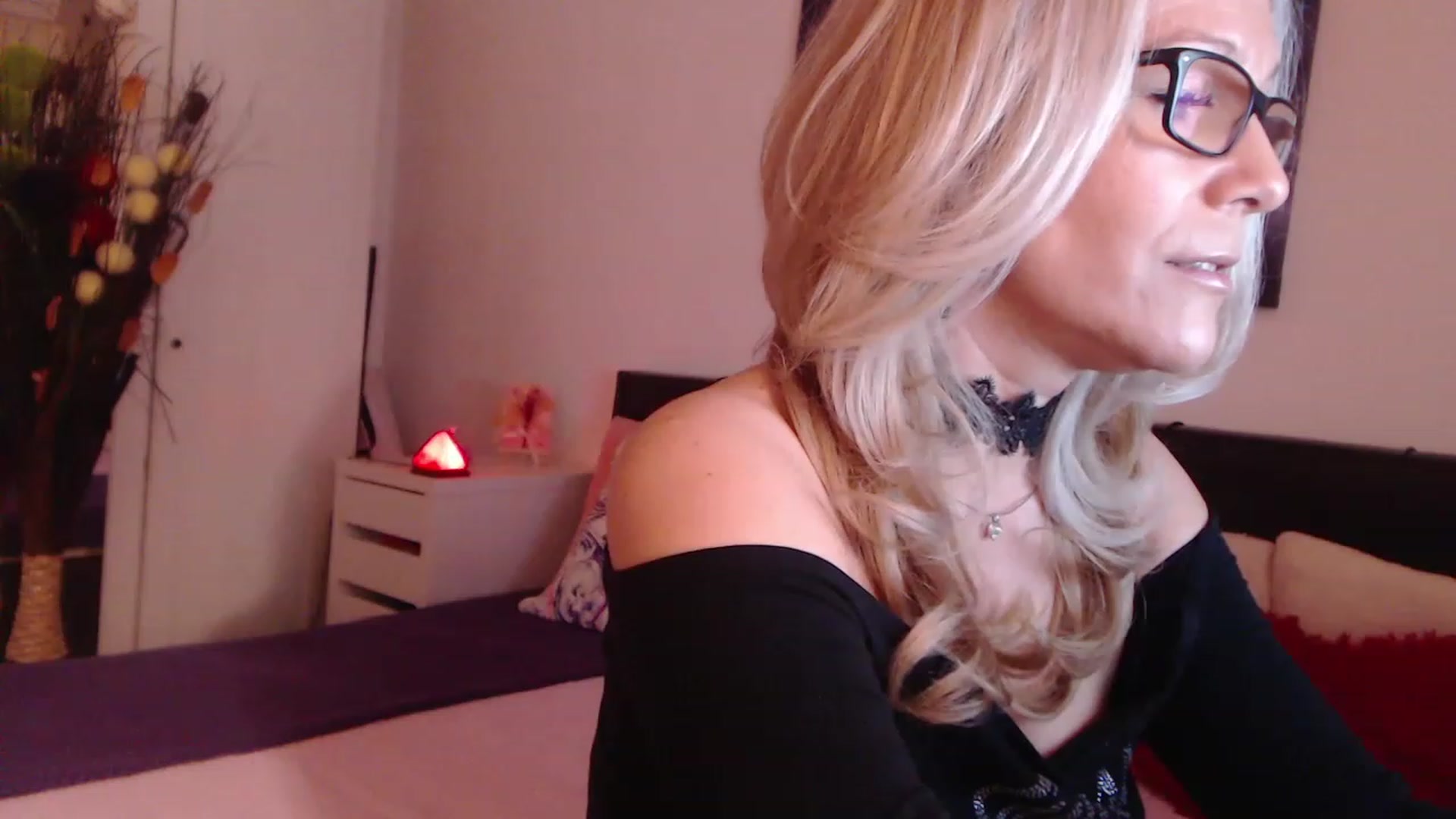 Gallery image thumbnail from Reeya71's myfreecams stream on, 03/22/2023, 02:12 image 17 of 20