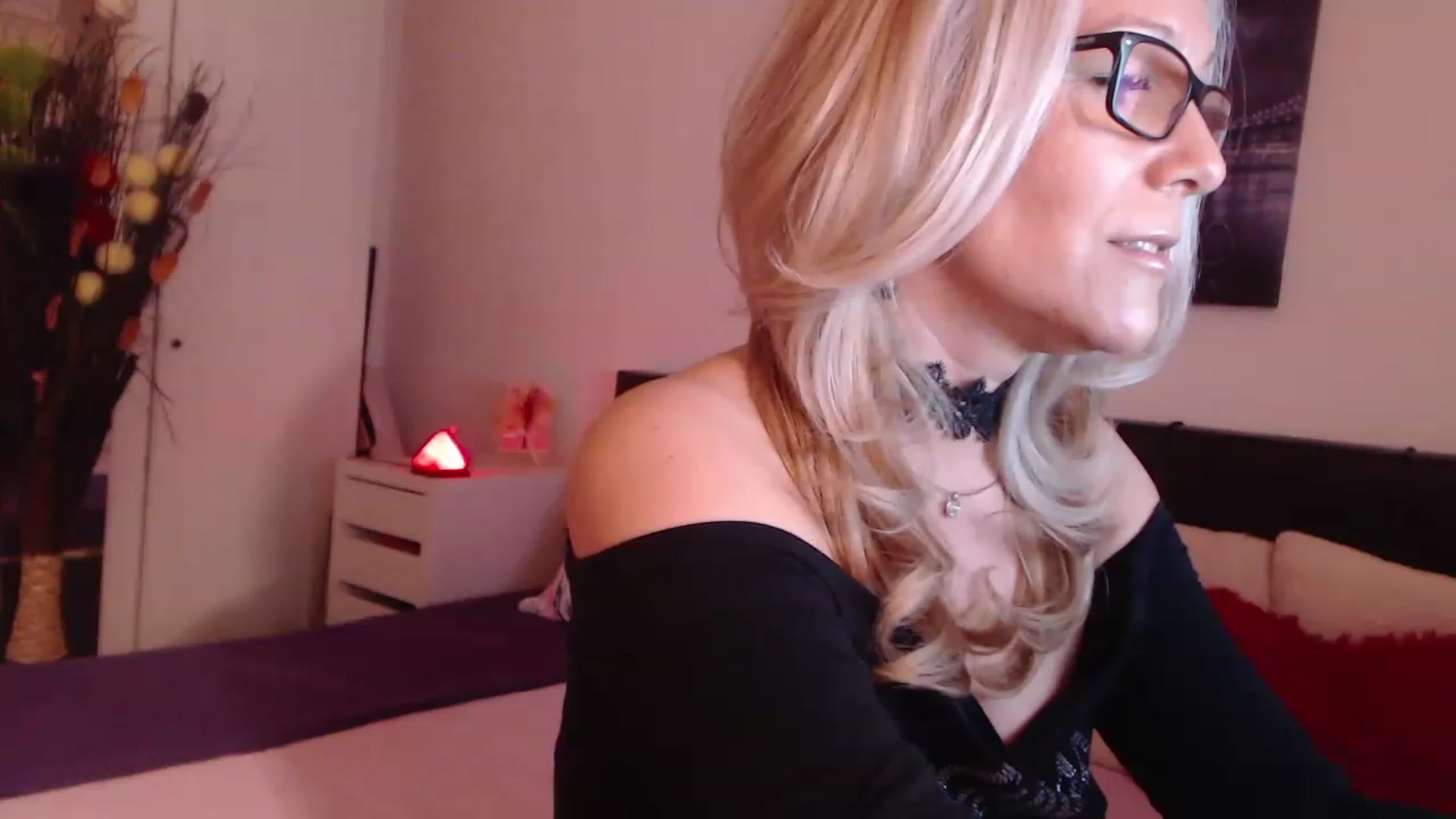 Gallery image thumbnail from Reeya71's myfreecams stream on, 03/22/2023, 02:12 image 4 of 20